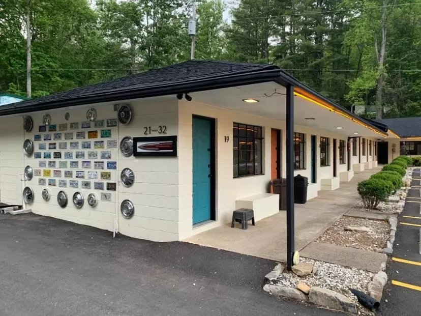 Property building in Route 19 Inn