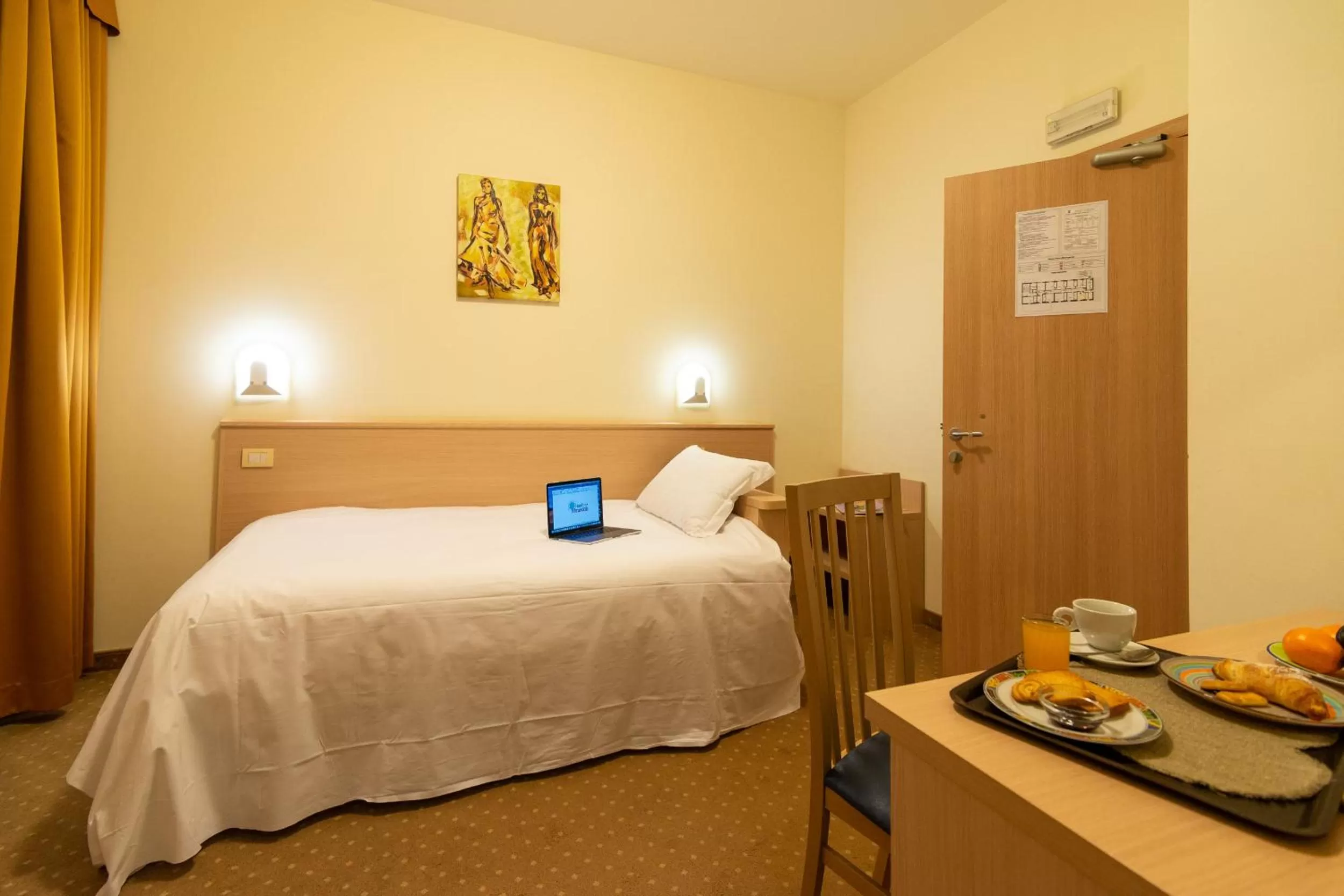 Bed in Hotel Mirandola