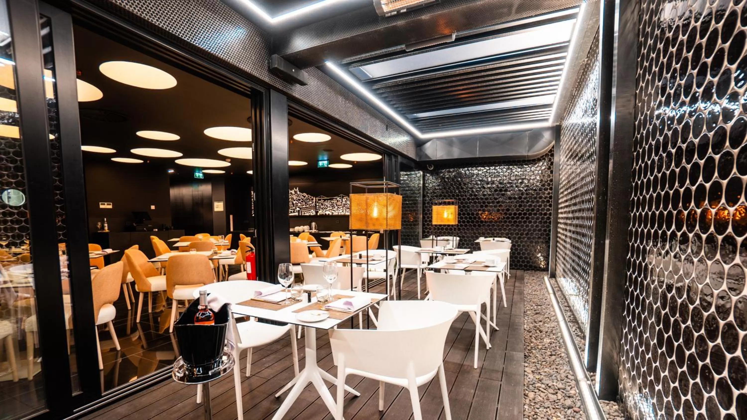 Restaurant/places to eat in Hills Hotel Lisboa