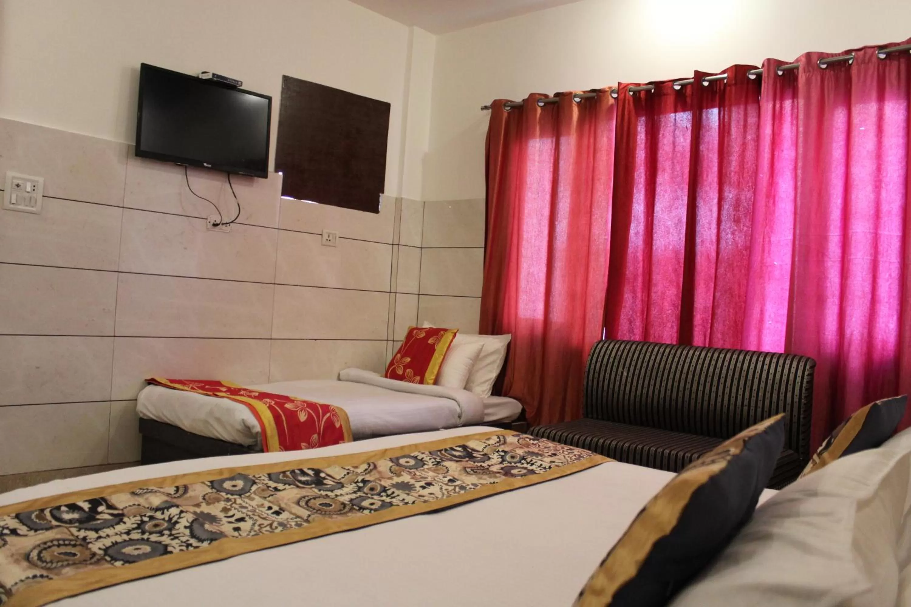 Bed in Trimrooms JMC Katra