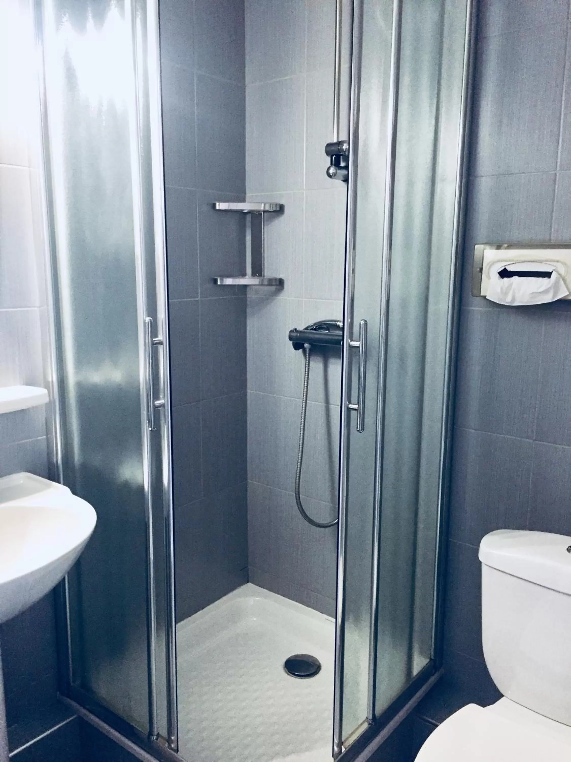 Shower in Brasilia Hôtel