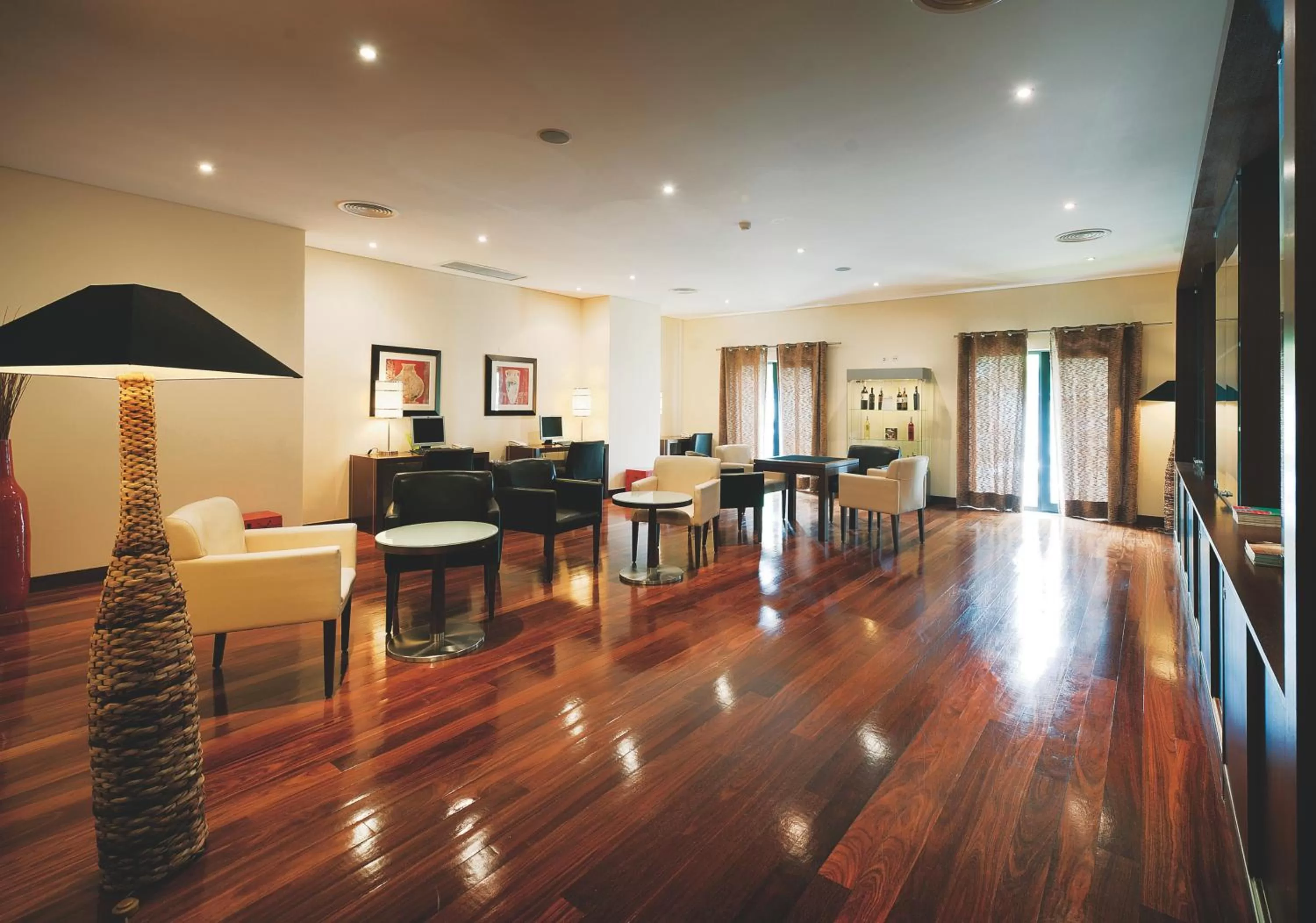 Business facilities in Vila Gale Santa Cruz