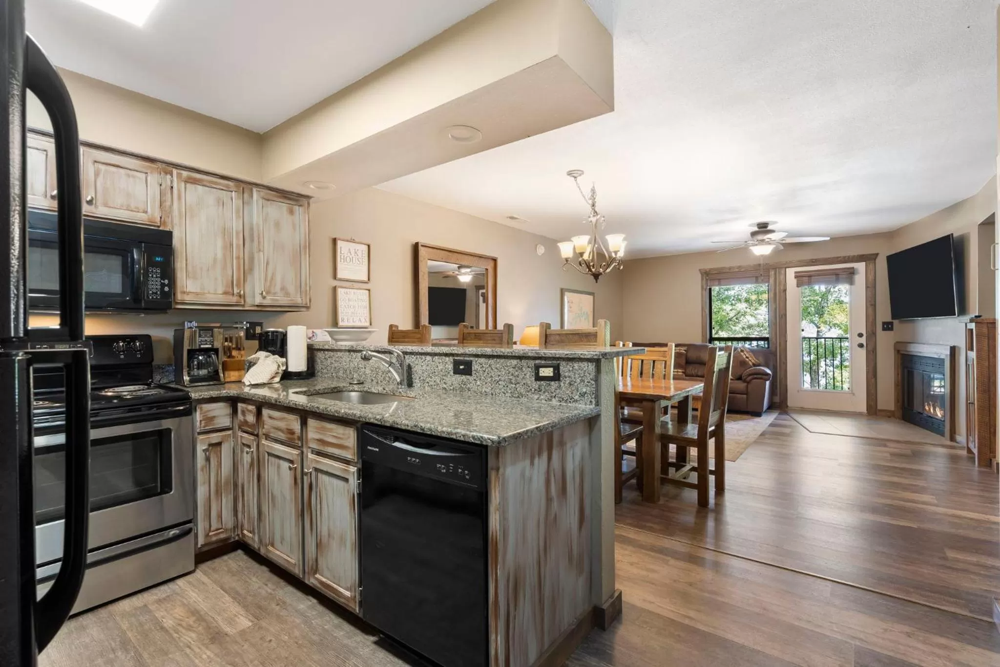 Kitchen or kitchenette in Table Rock Resorts at Indian Point