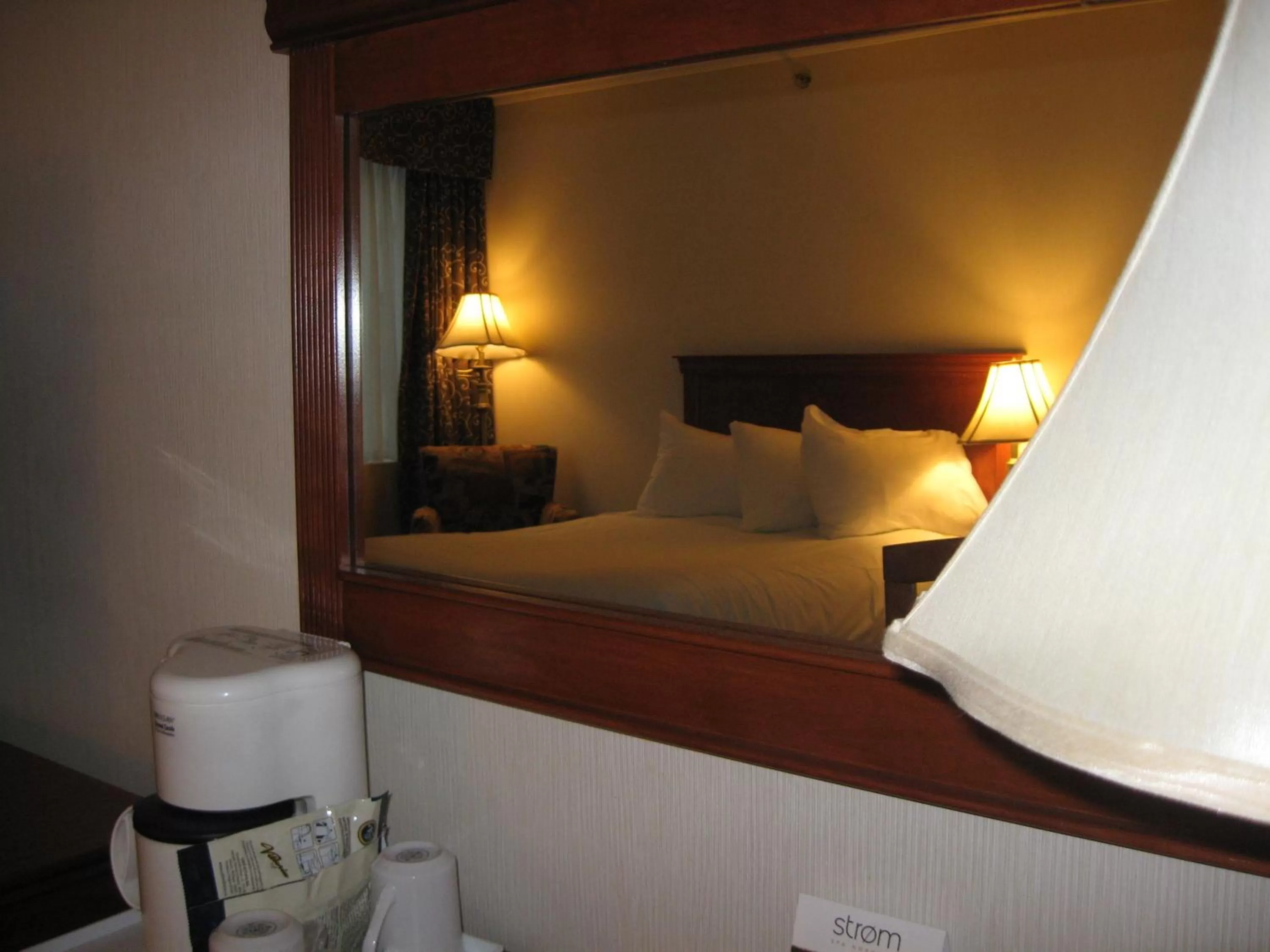 Bed in Hotel Chrome Montreal Centre-Ville