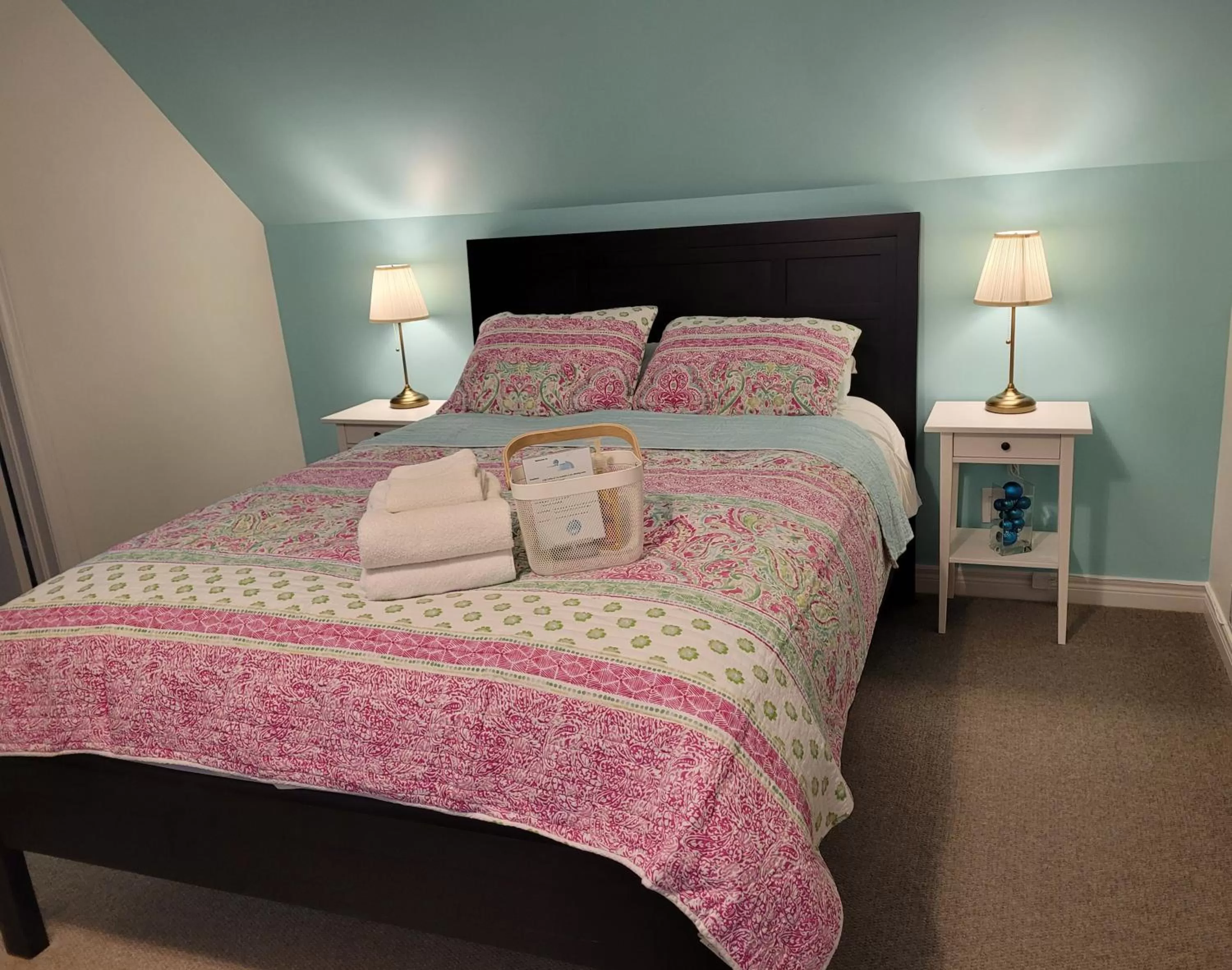 Photo of the whole room, Bed in La Maison de Sophie