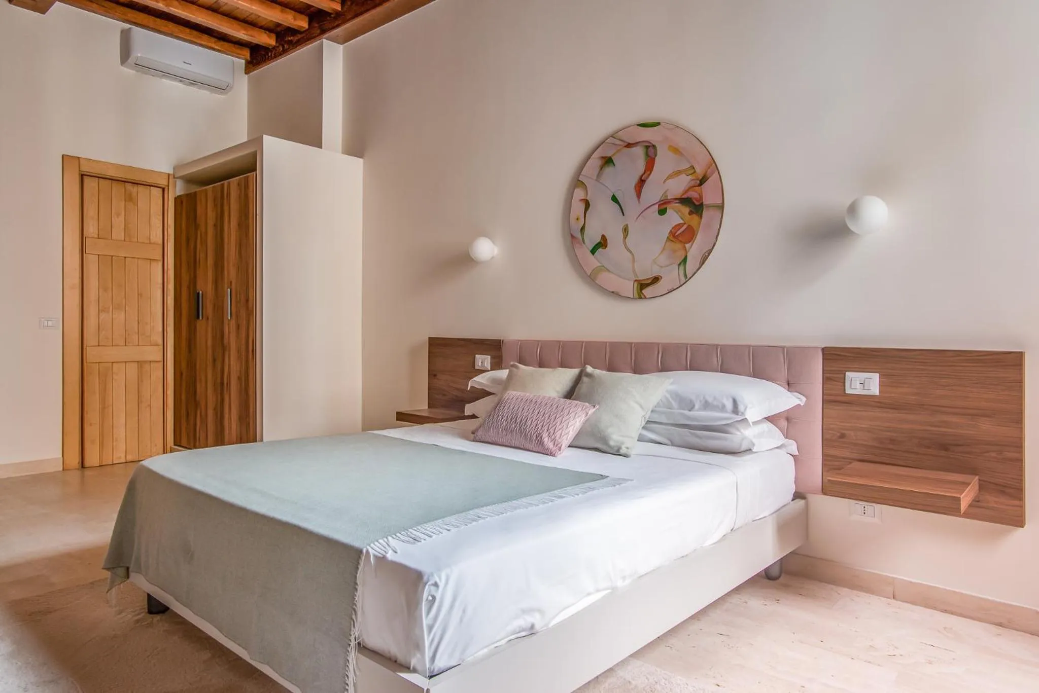 Bedroom, Bed in Grand Master Suites