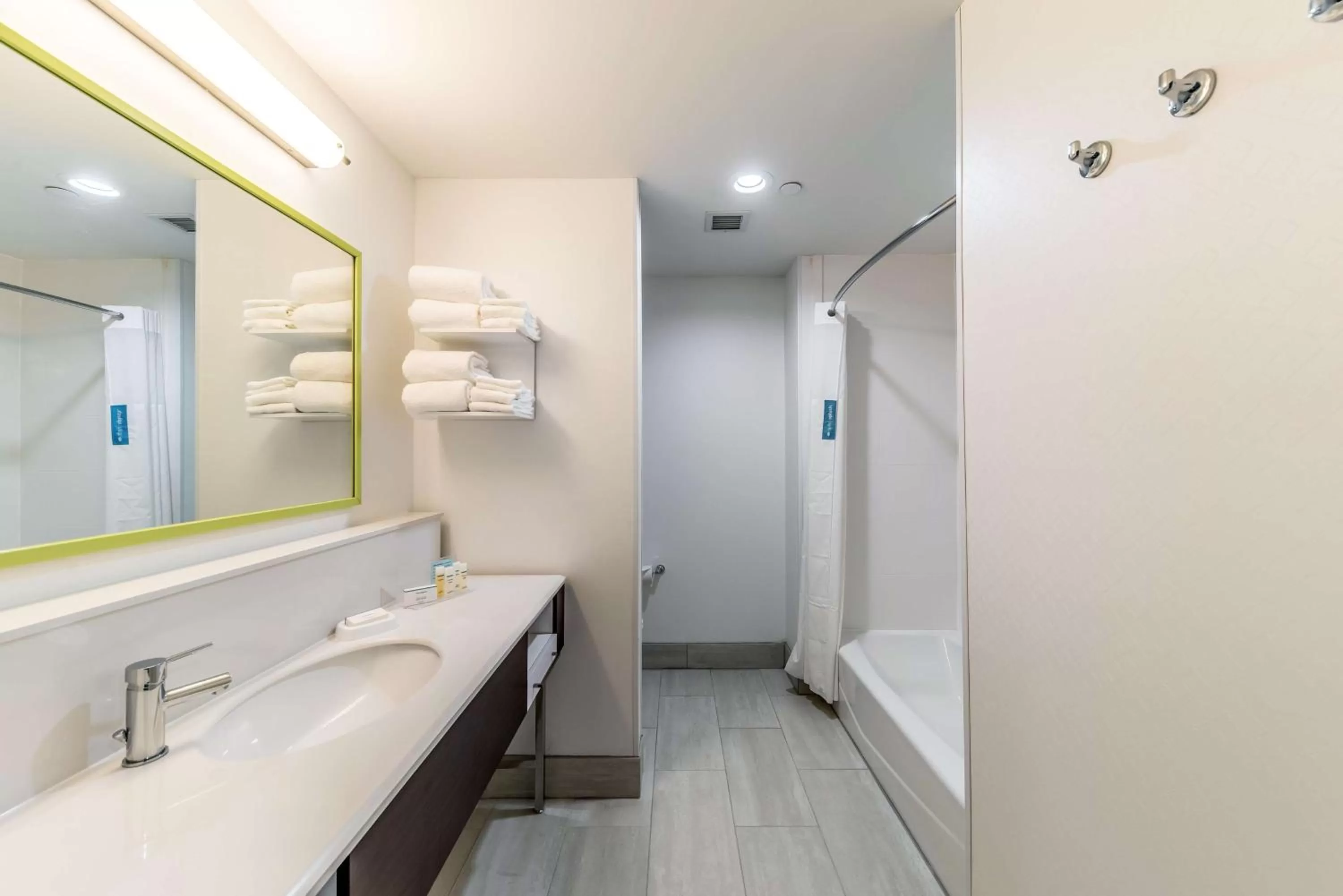 Bathroom in Hampton Inn & Suites Pryor, Ok