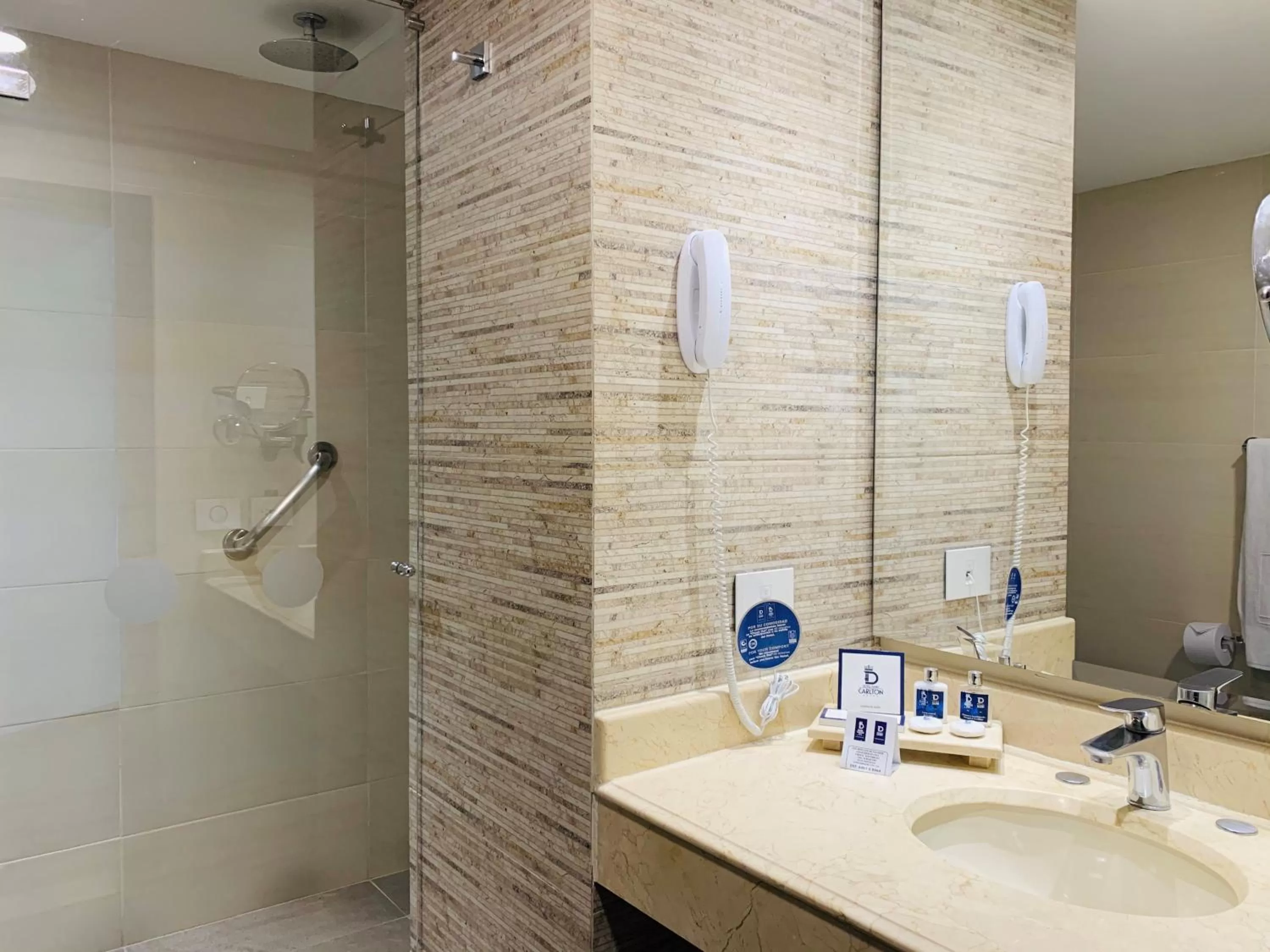 Bathroom in Hotel Dann Cali