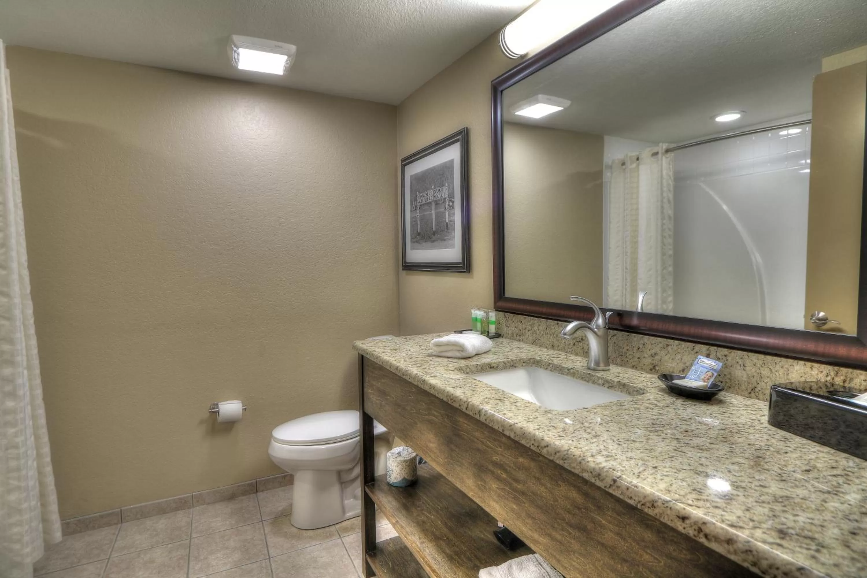 Shower in Greystone Lodge on the River