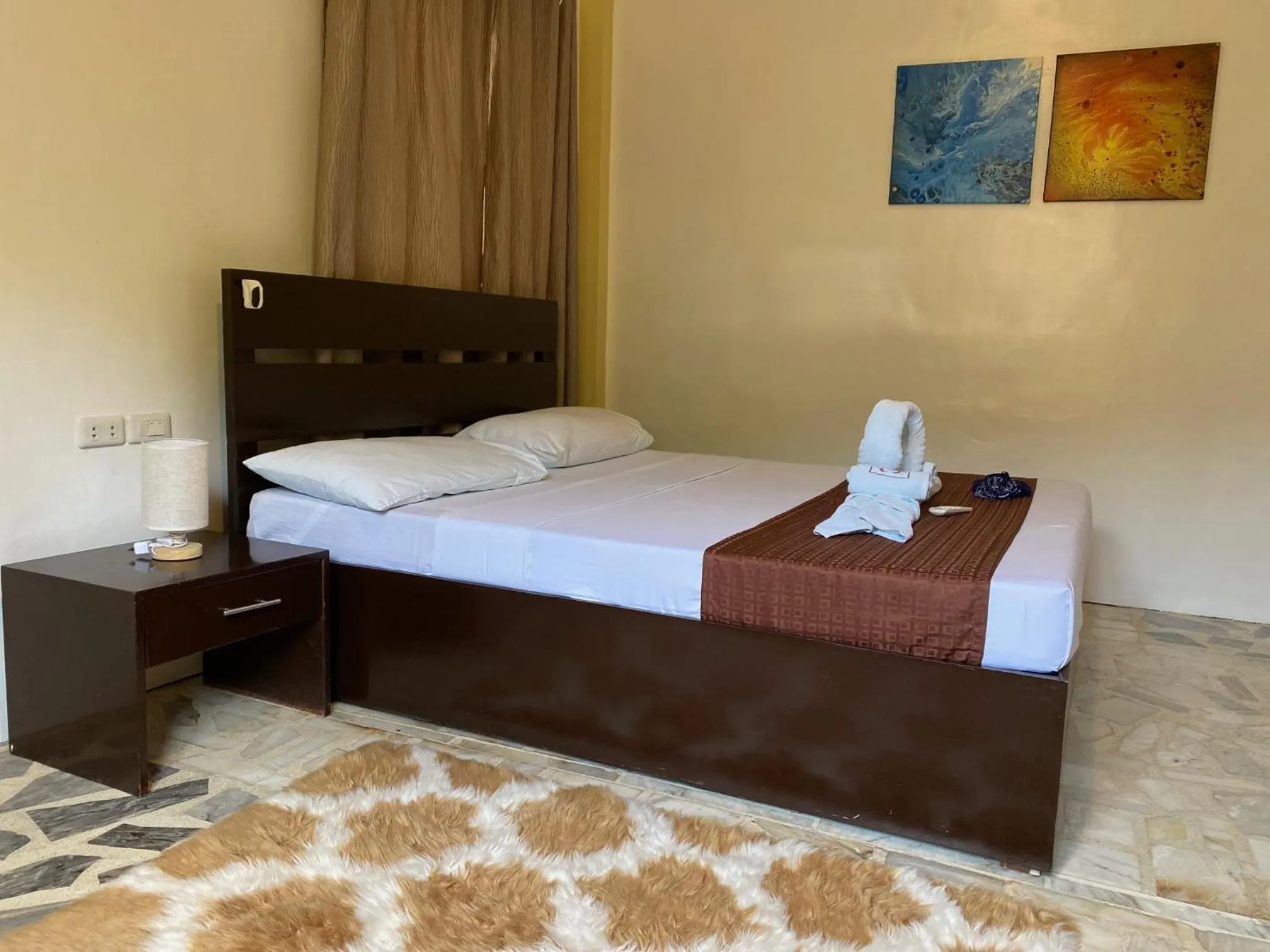 Bed in Papa Freds Beach Resort