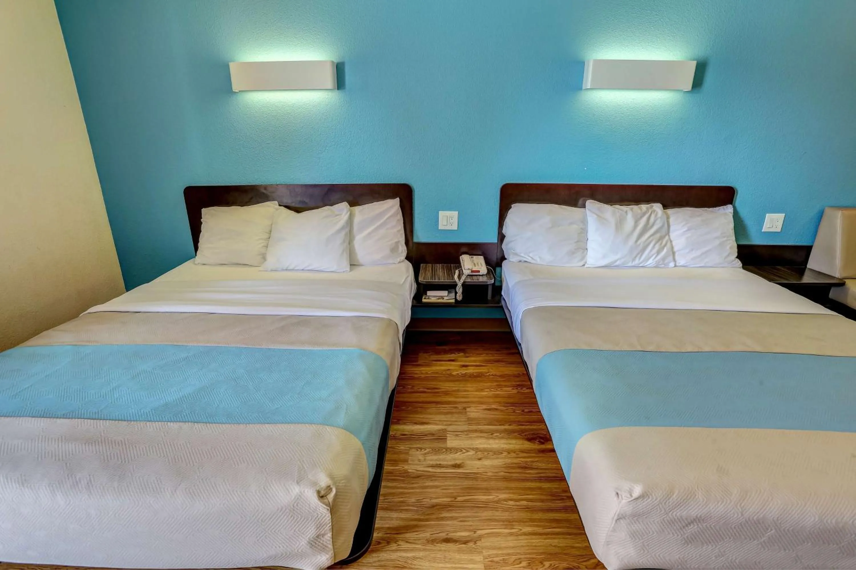 Photo of the whole room, Bed in Motel 6-Dickson, TN