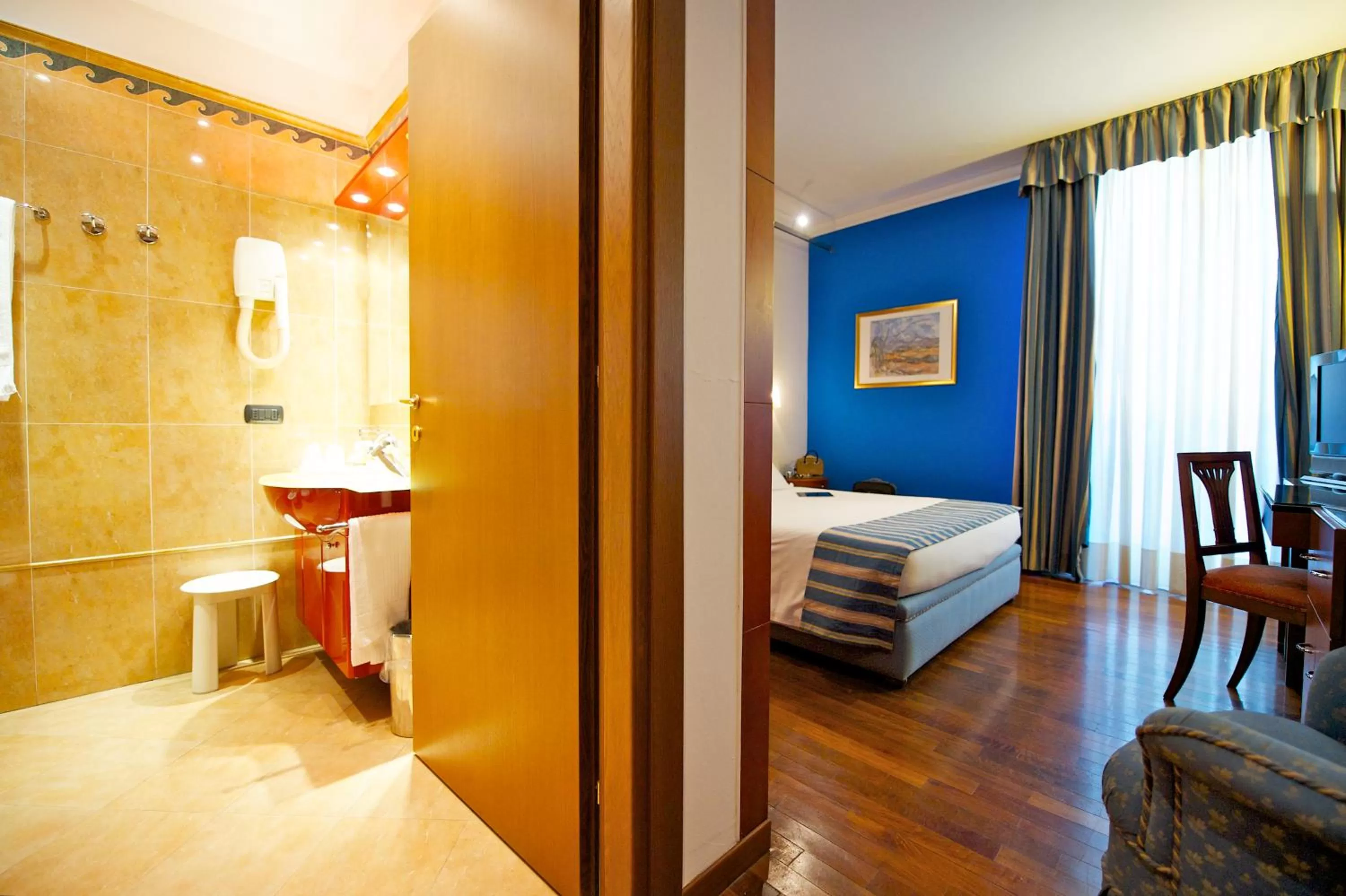 Decorative detail, Bed in Hotel Royal Torino Centro Congressi