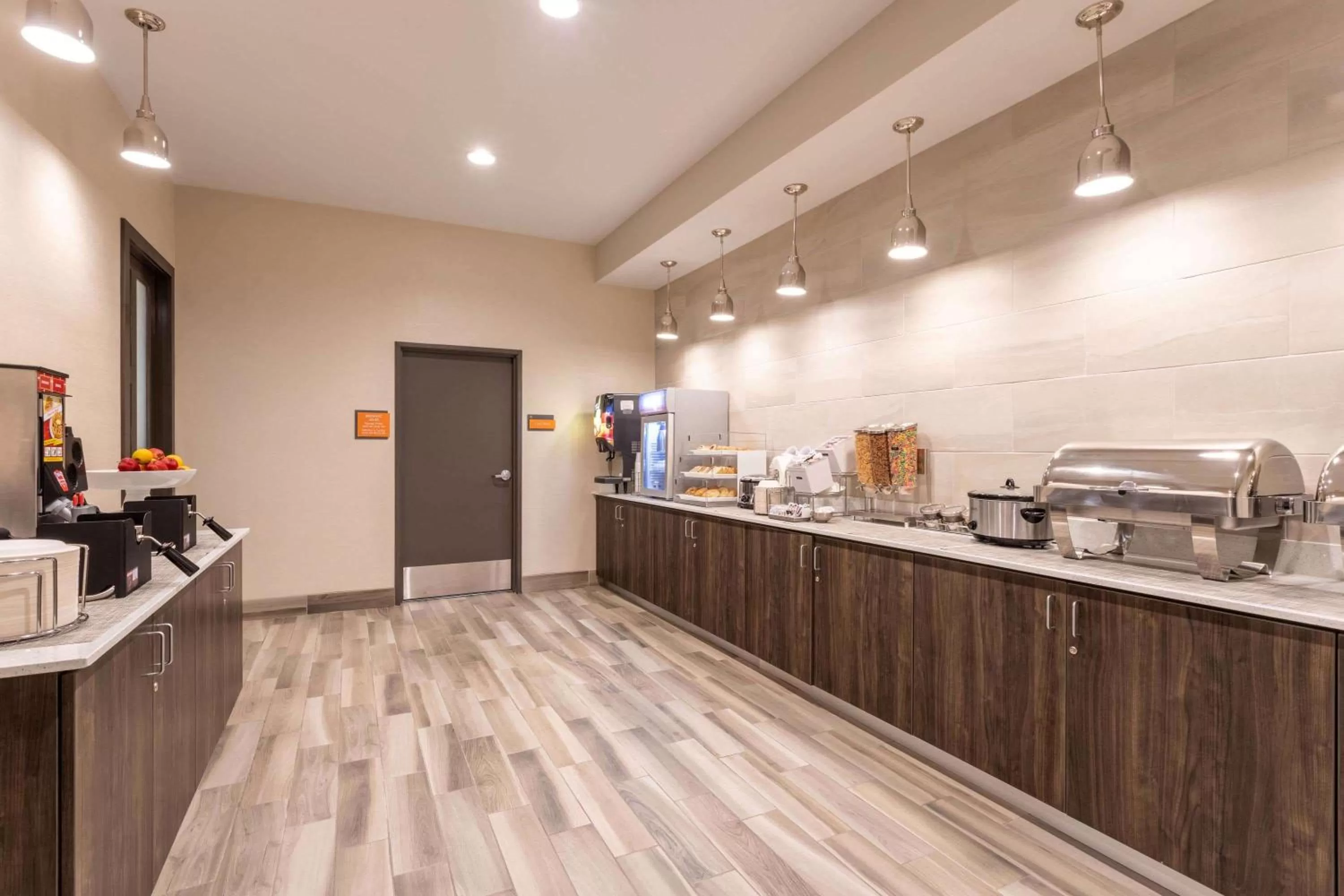 Restaurant/places to eat in La Quinta Inn and Suites by Wyndham Bloomington