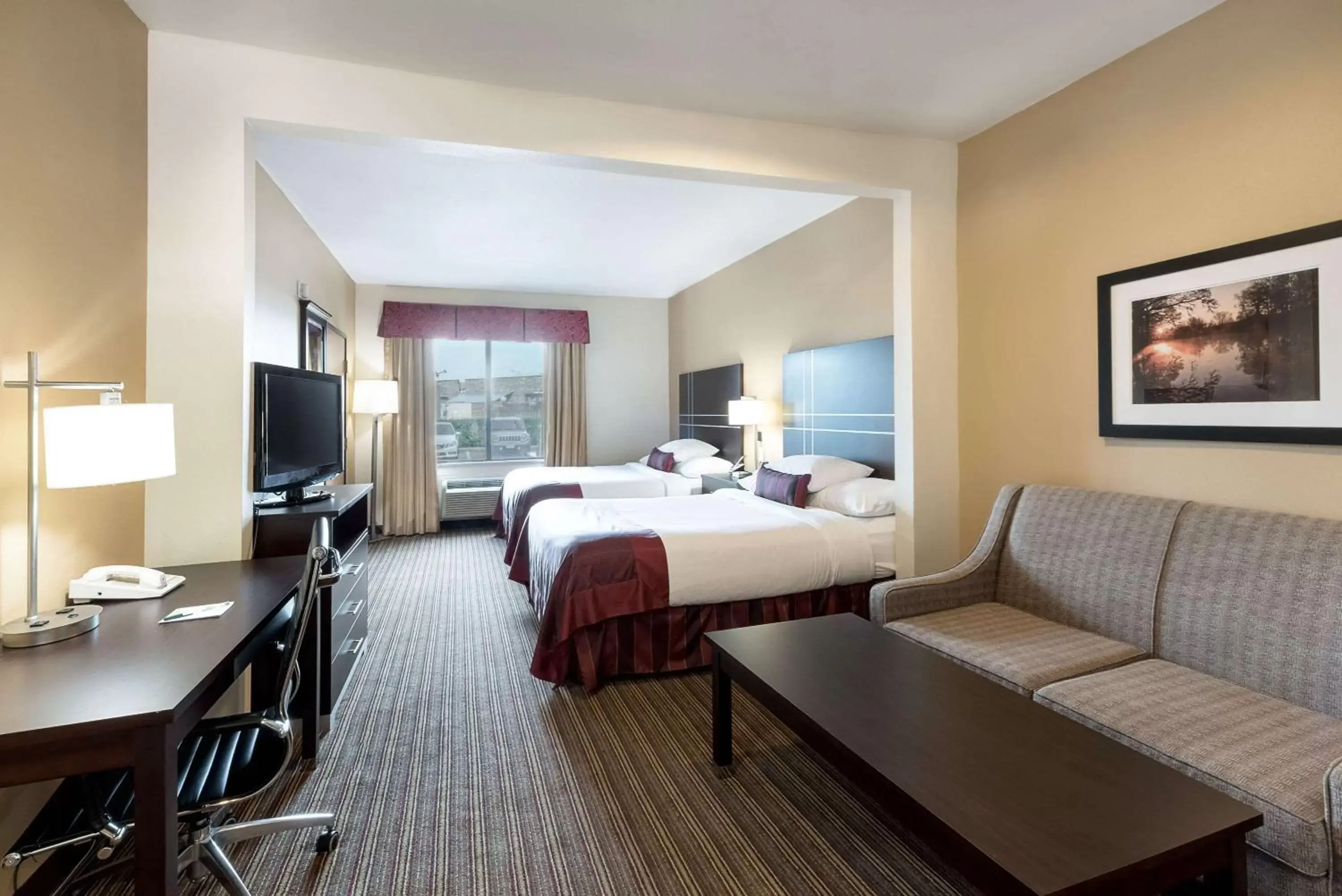 Queen Room with Two Queen Beds and Bath Tub - Mobility/Hearing Access - Non-Smoking in Wingate By Wyndham Houston / Willowbrook Queen Room with Two Queen Beds and Bath Tub - Mobility/Hearing Access - Non-Smoking in Wingate By Wyndham Houston / Willowbrook