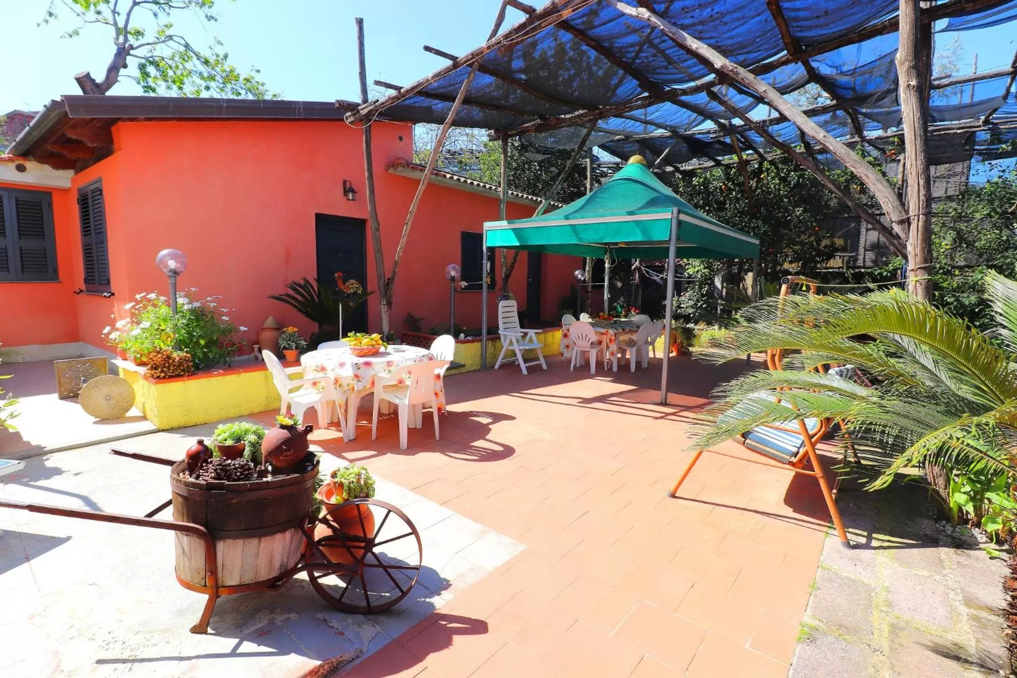 Facade/entrance in La Maison de Titty & Margherita