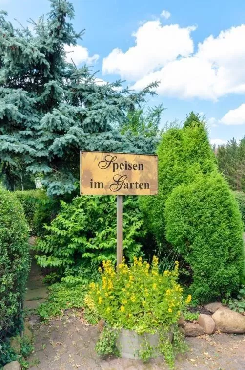 Garden in Hotel Zur Erholung & Restaurant Amme's Landhaus