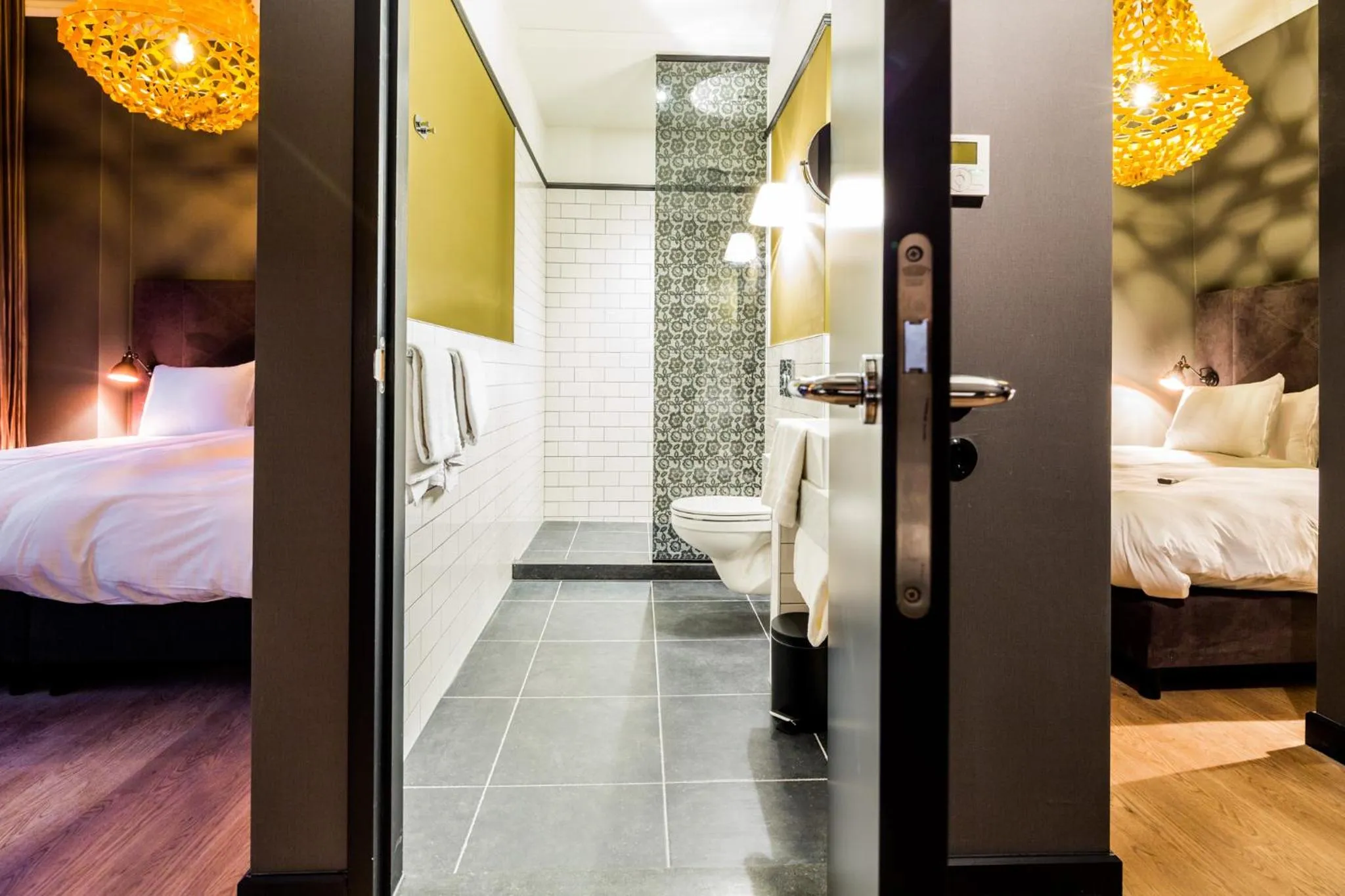 Bathroom, Bed in Post-Plaza Hotel & Grand Café