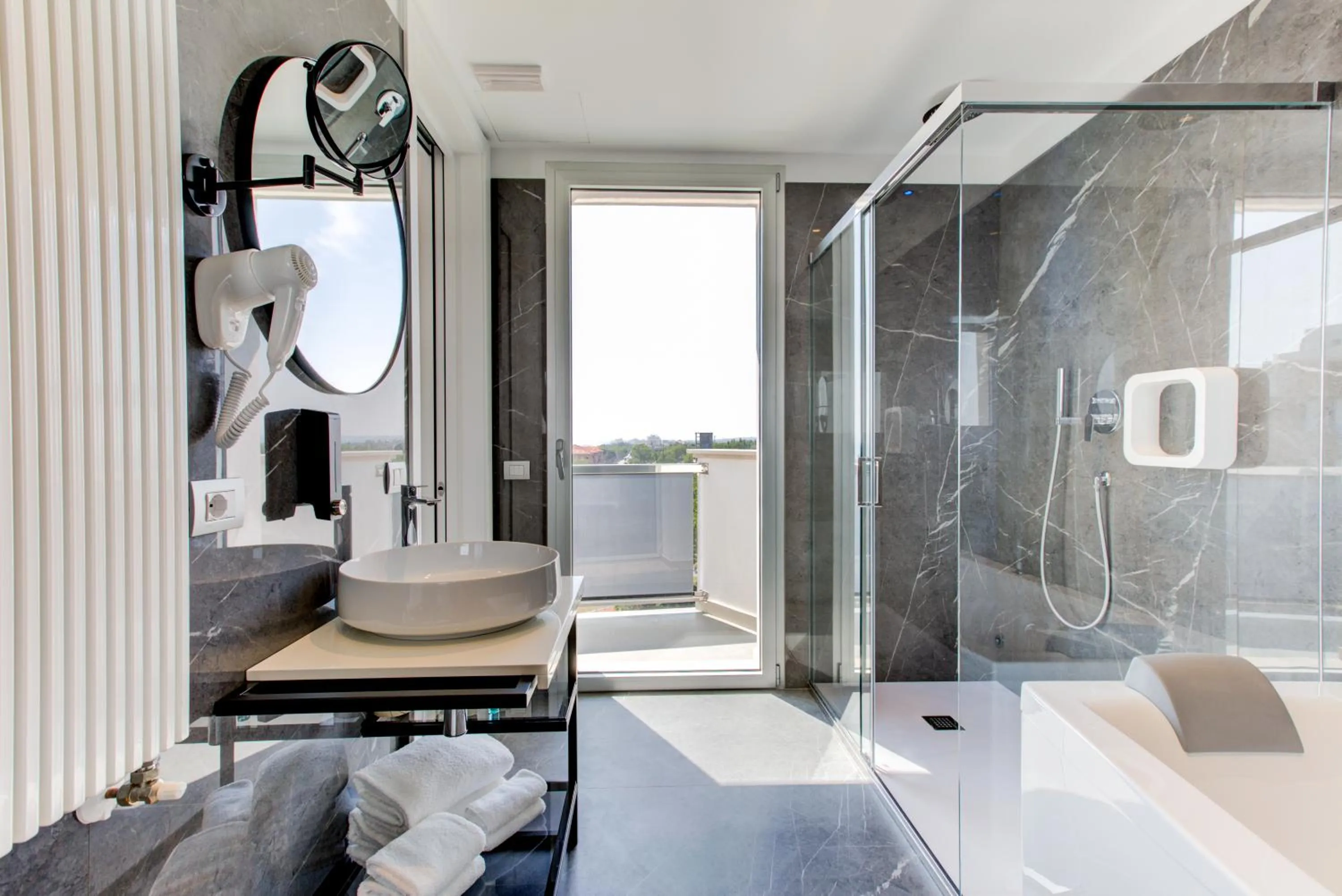 Shower in Hotel Due Mari & SPA