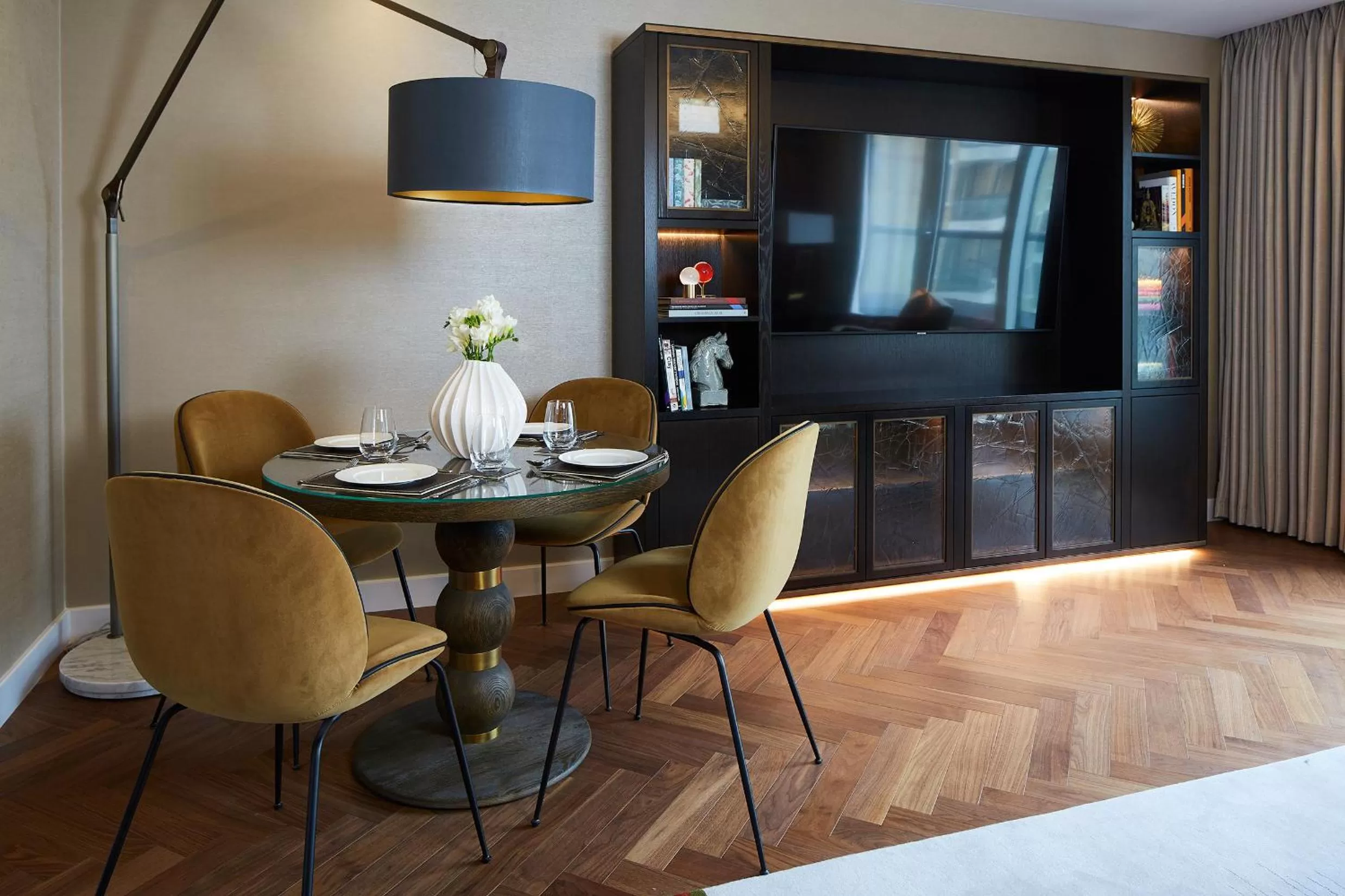 Living room in Cheval Gloucester Park at Kensington