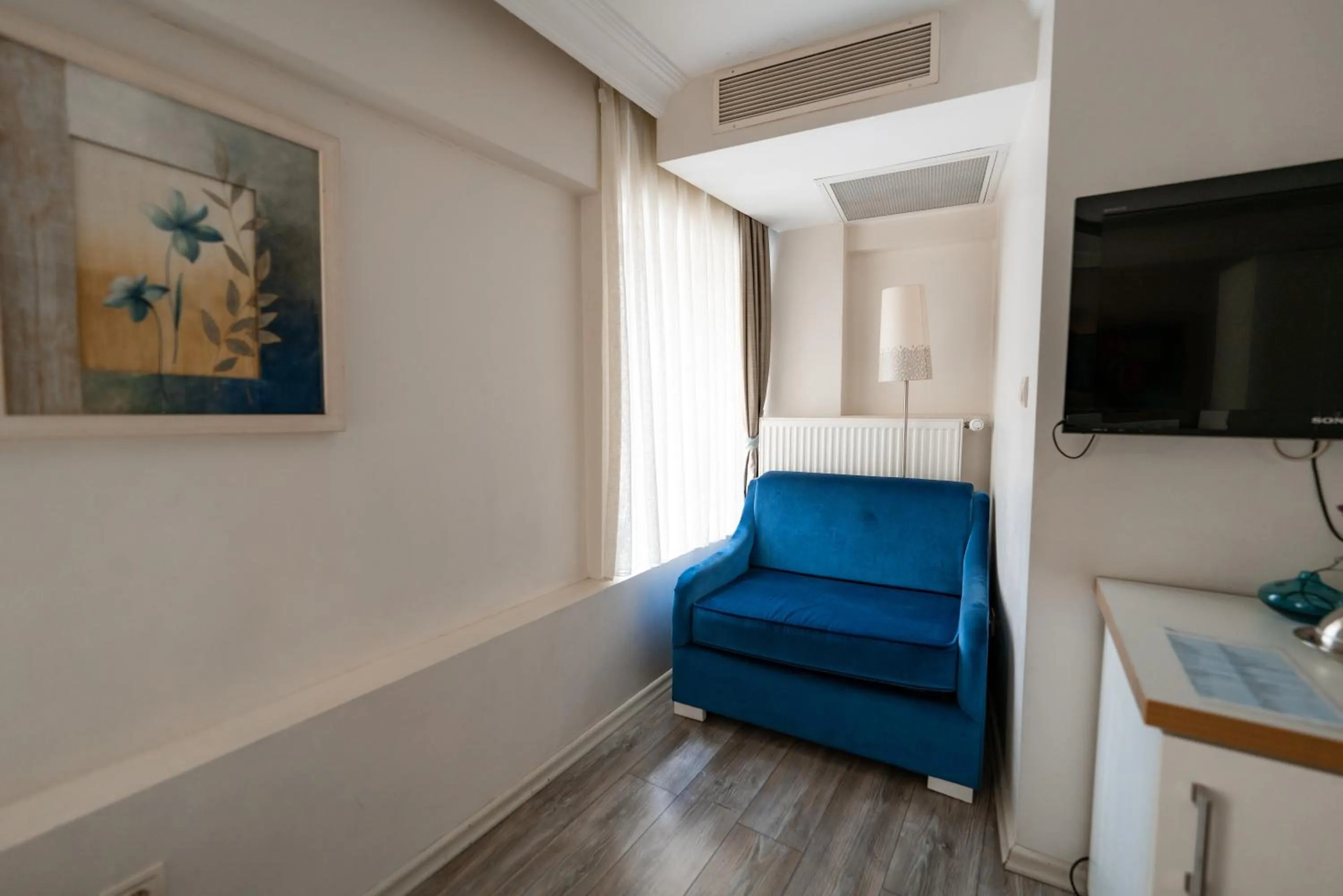 Coffee/tea facilities in Elanaz Hotel