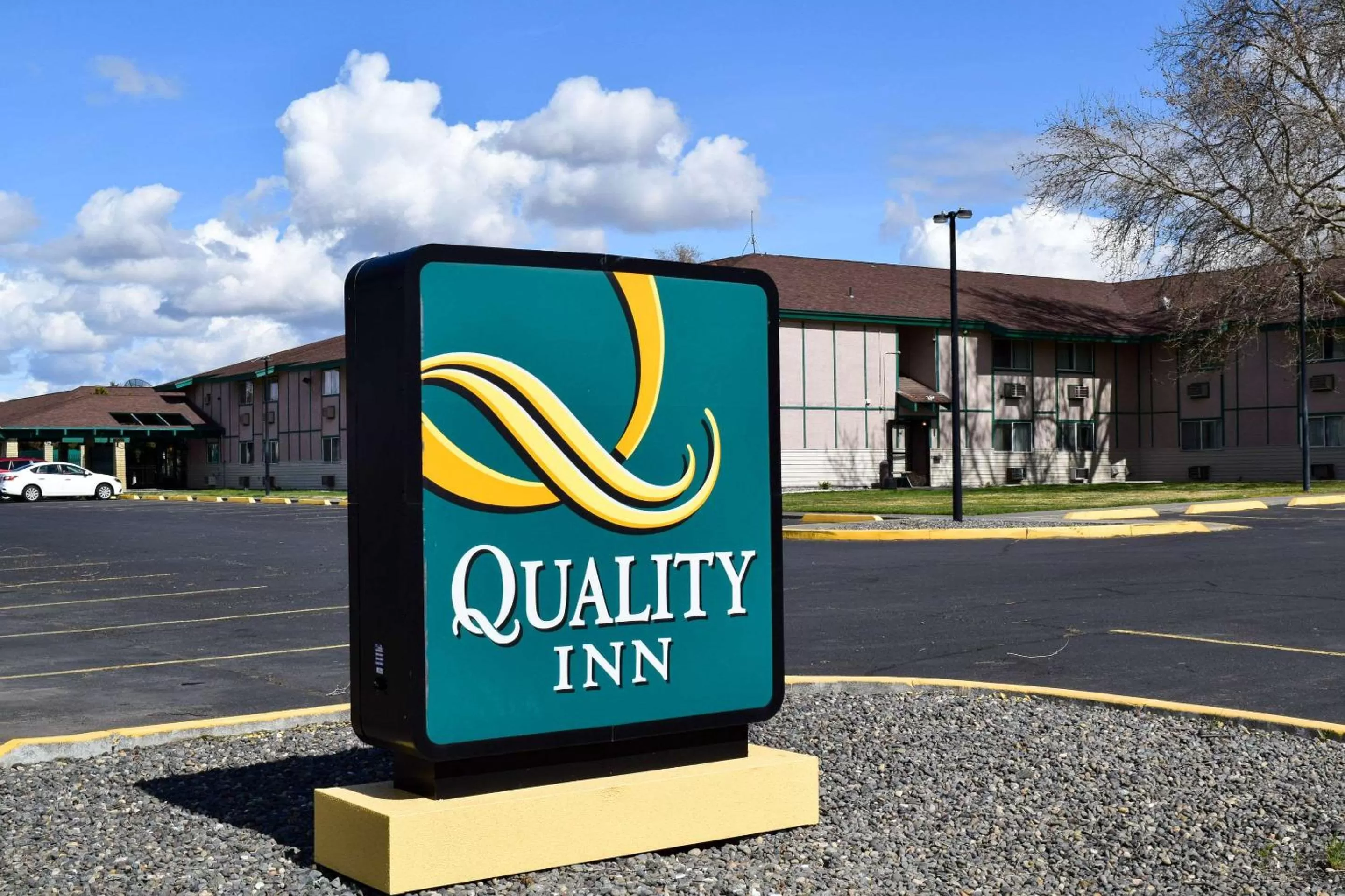 Property building in Quality Inn Umatilla - Hermiston