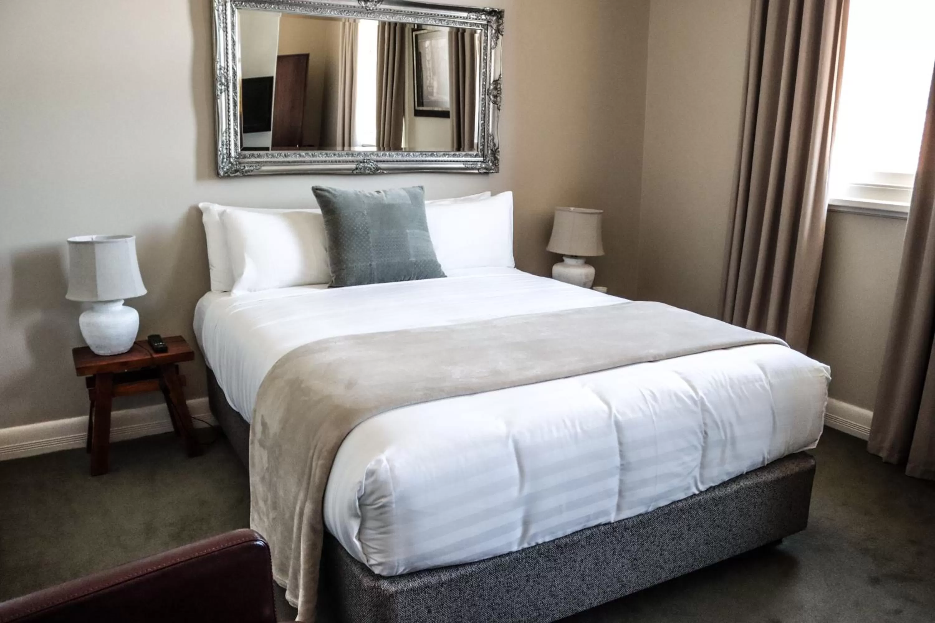 Bed in Oscars Hotel and Cafe Bar