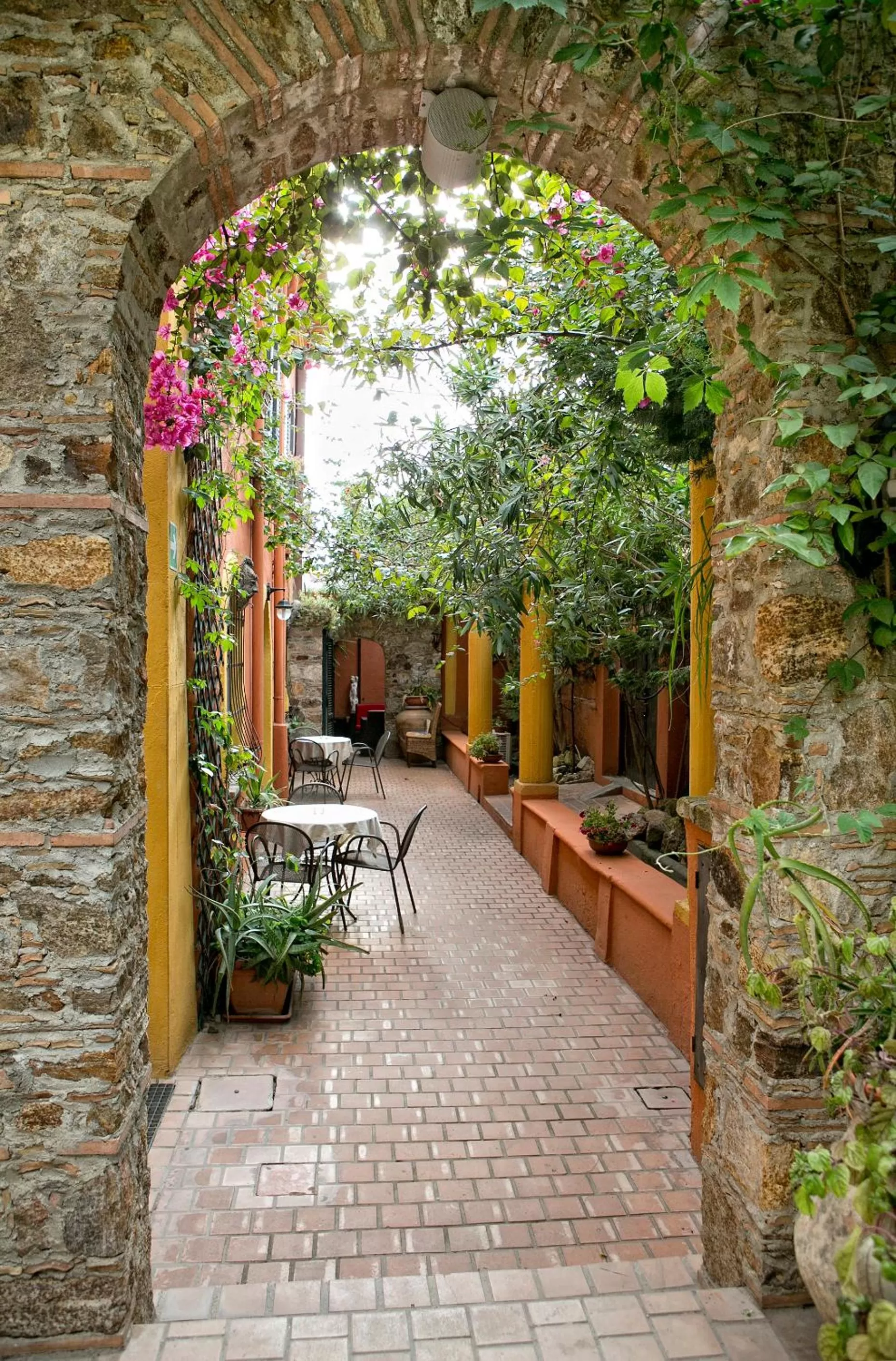 Patio in Hotel Villa Antica Tropea