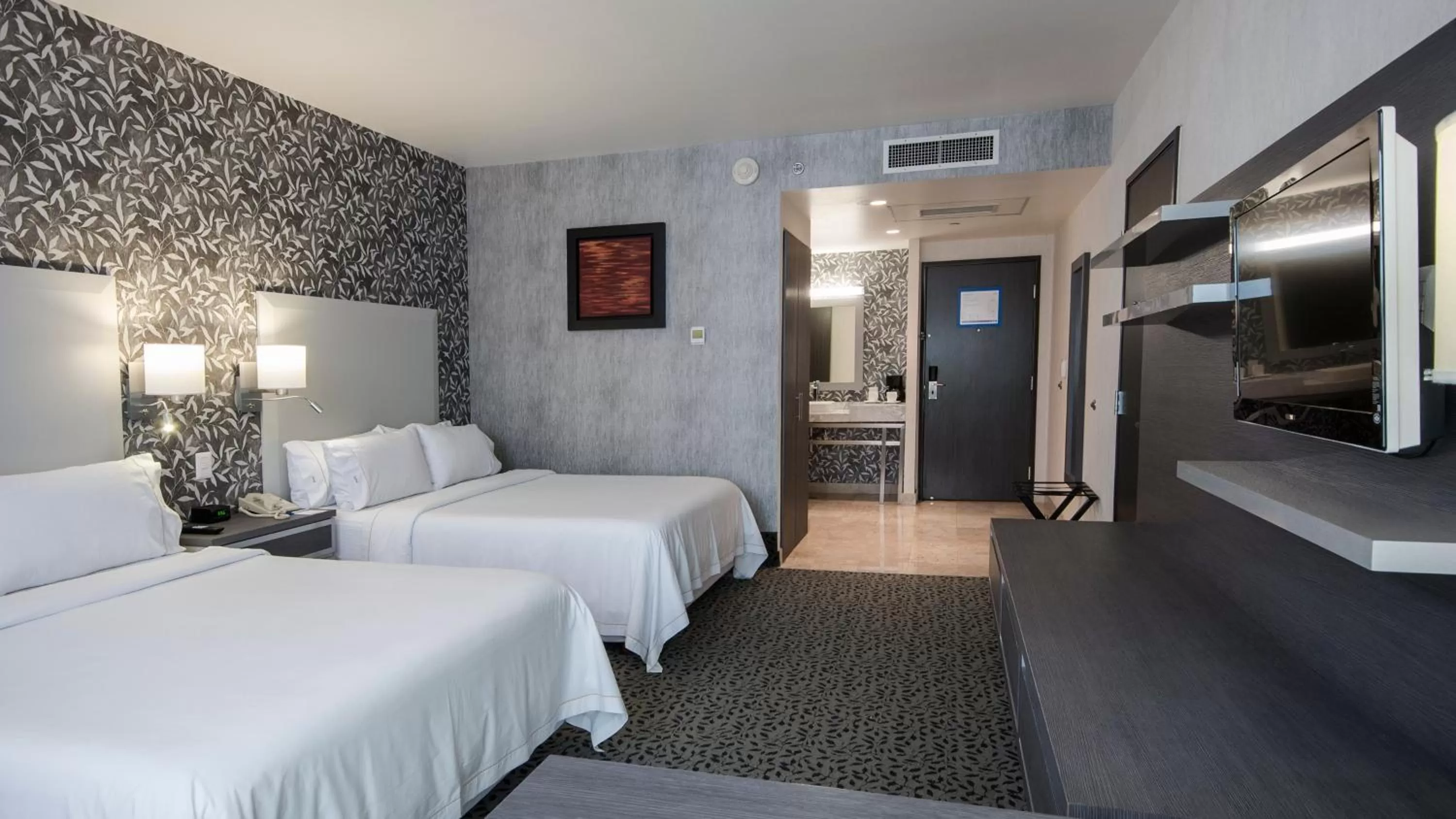 Photo of the whole room, Bed in Holiday Inn Express & Suites Queretaro by IHG