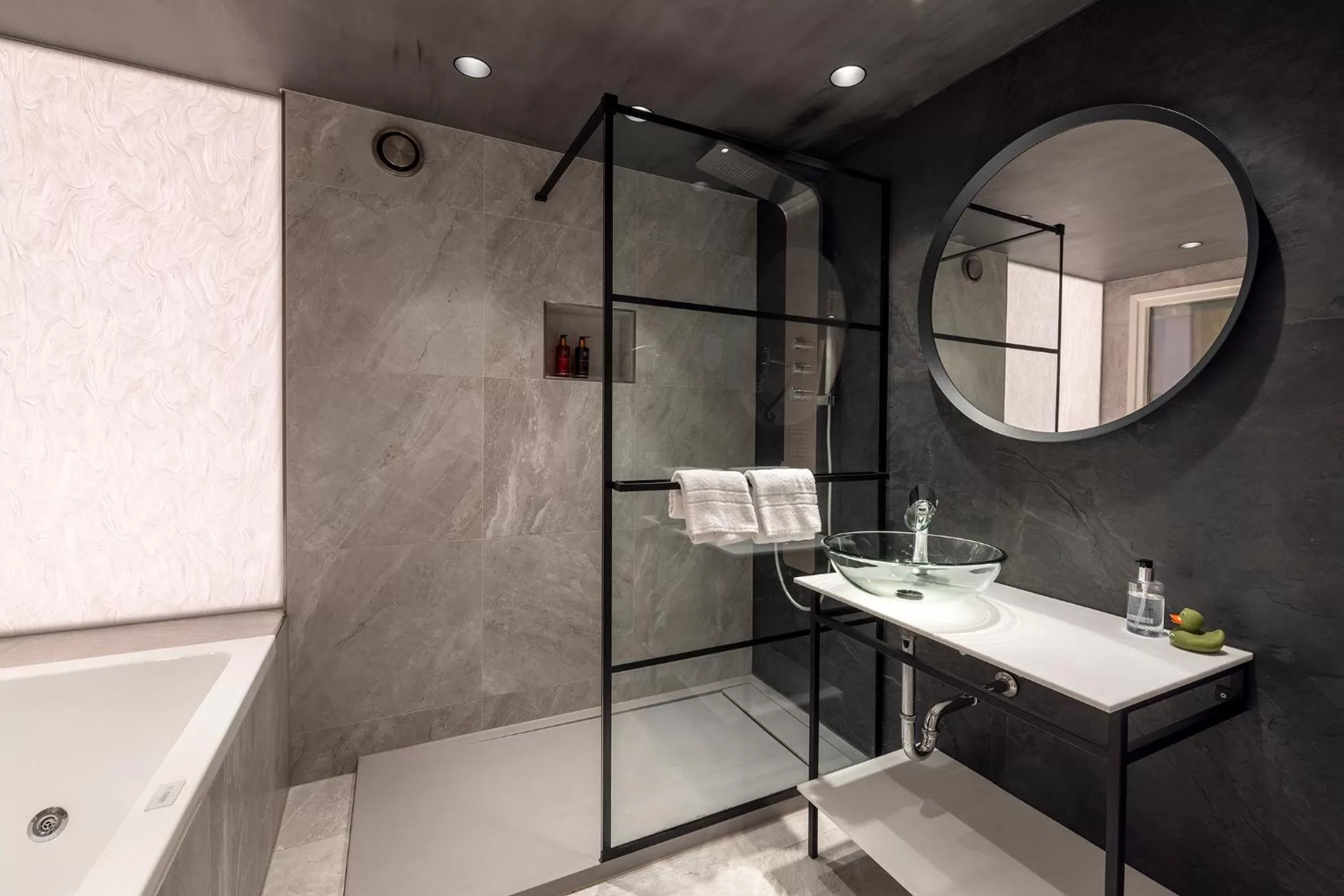 Shower in Hotel Mitland