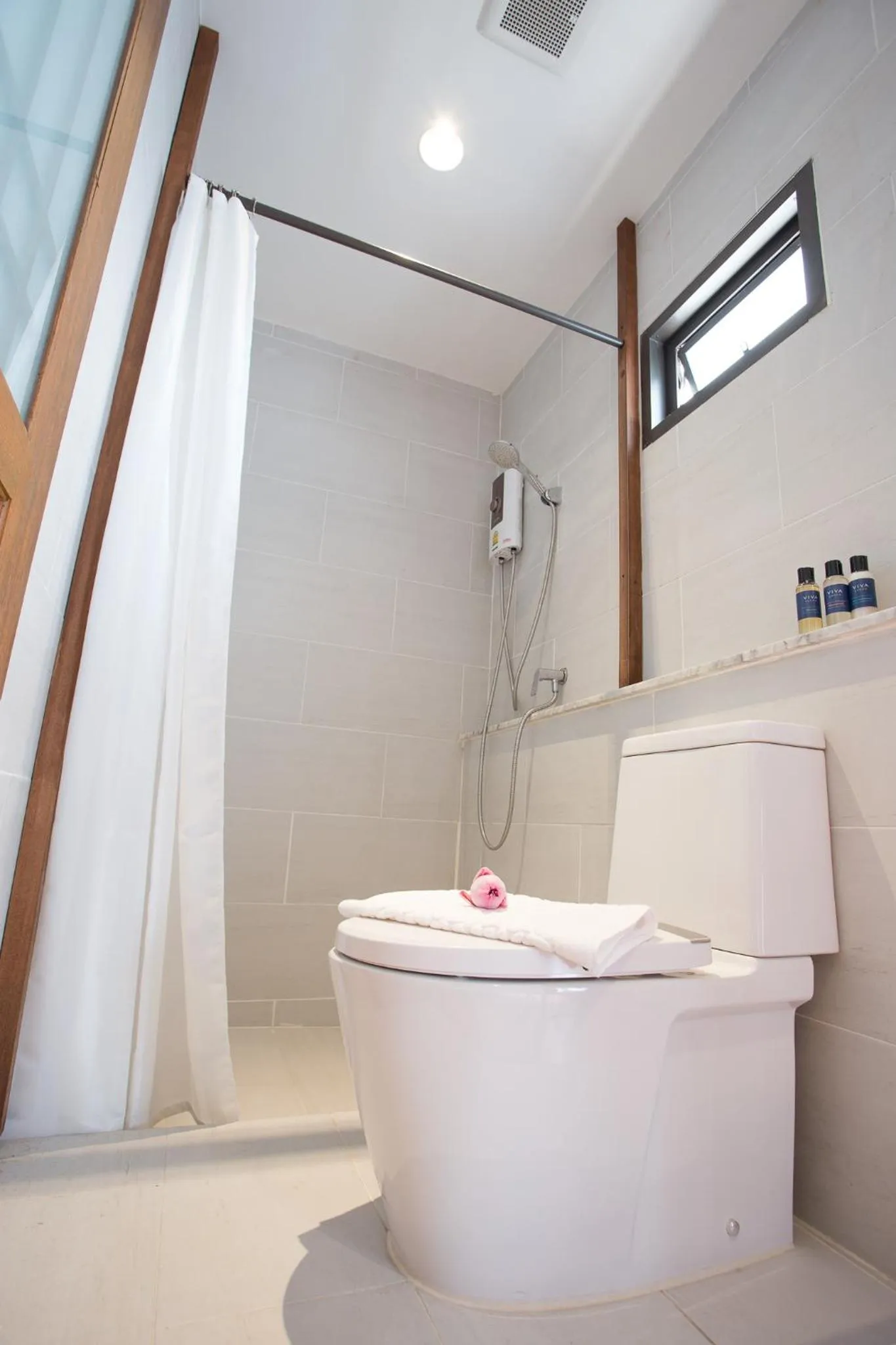 Shower in VIYA lodge