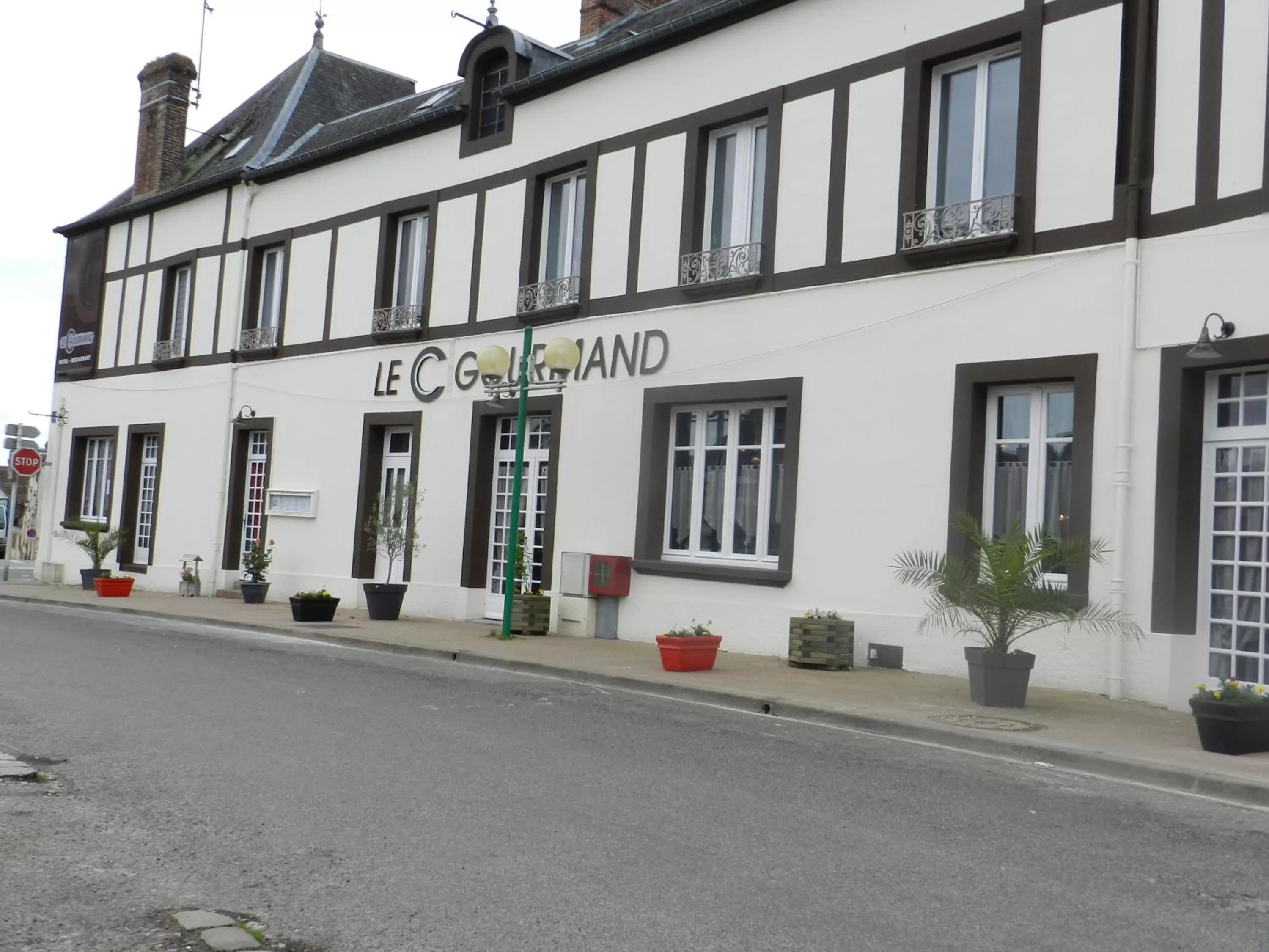 Property building in Le C Gourmand