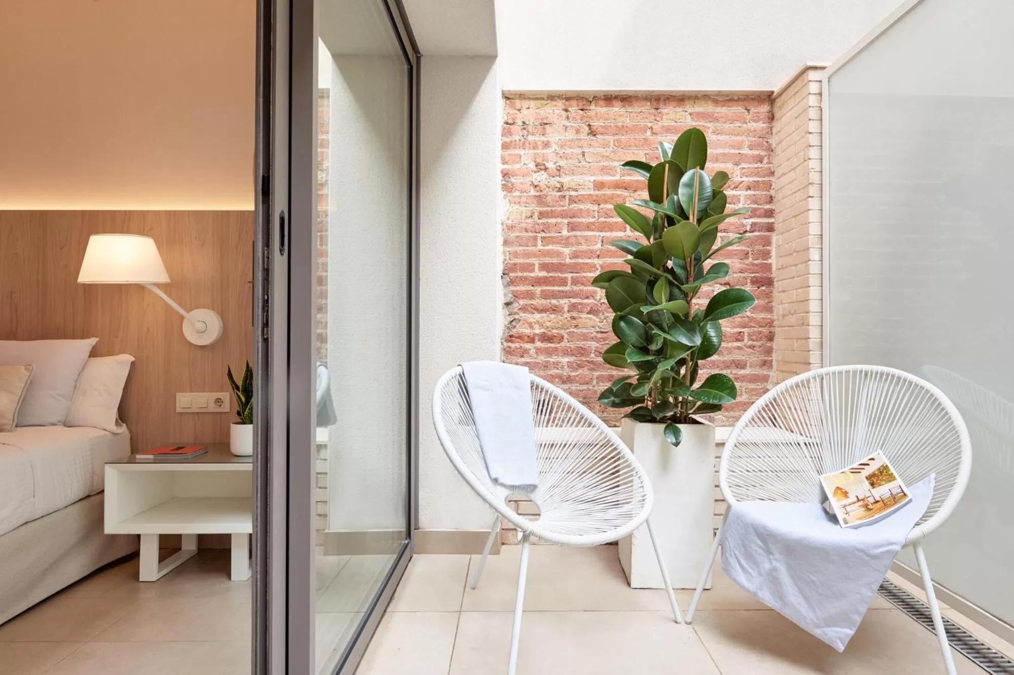 Balcony/Terrace, Bed in Hotel Omnium