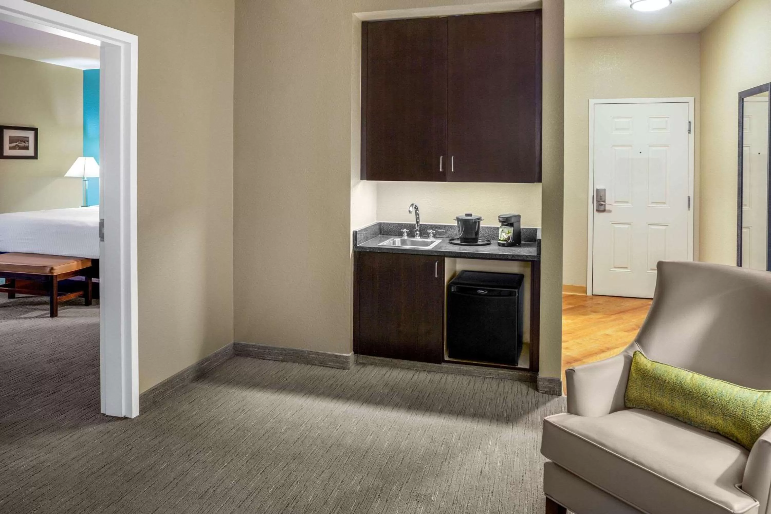 Photo of the whole room in La Quinta by Wyndham Sebring