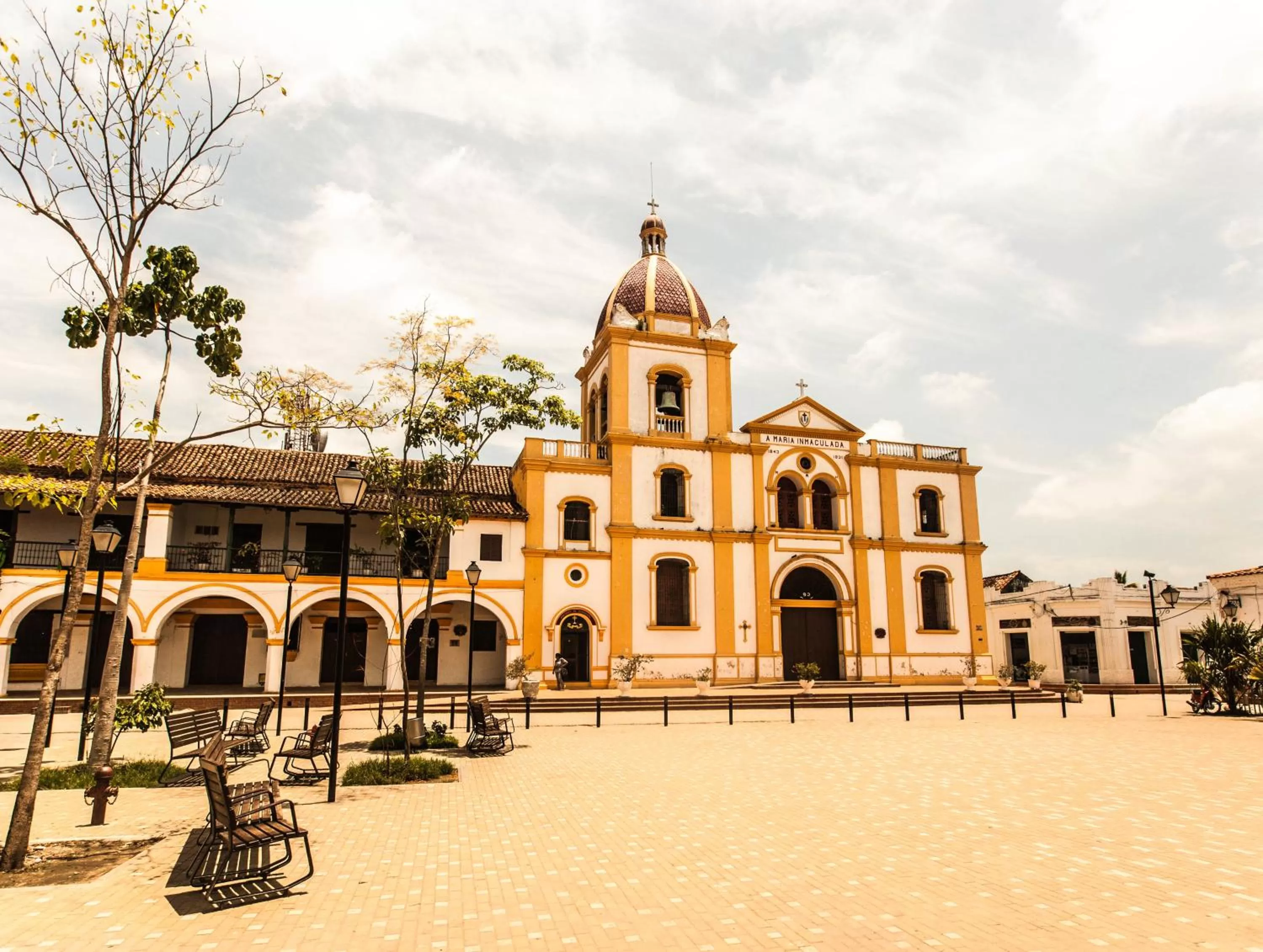 Nearby landmark in La Casa Amarilla