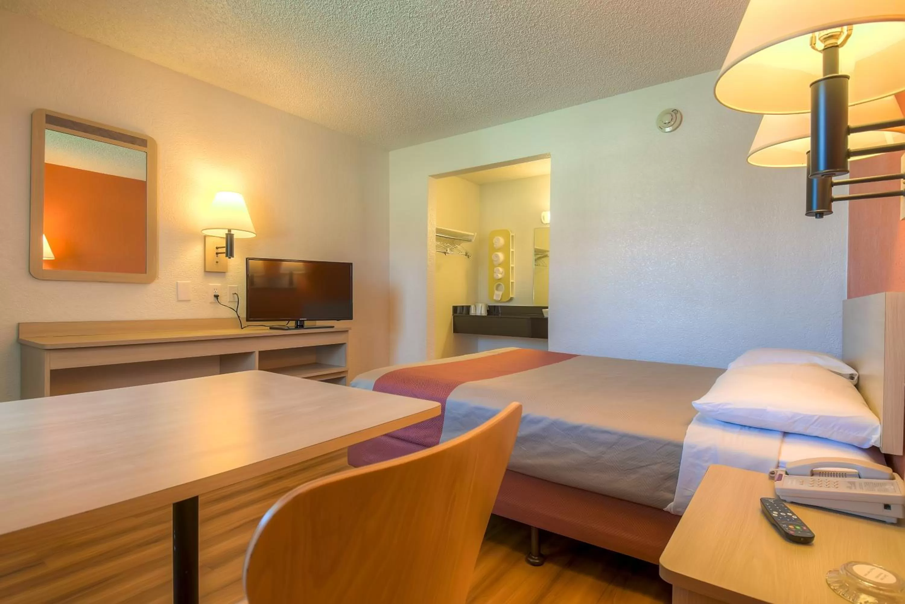Bedroom, Bed in Motel 6-Rancho Mirage, CA - Palm Springs