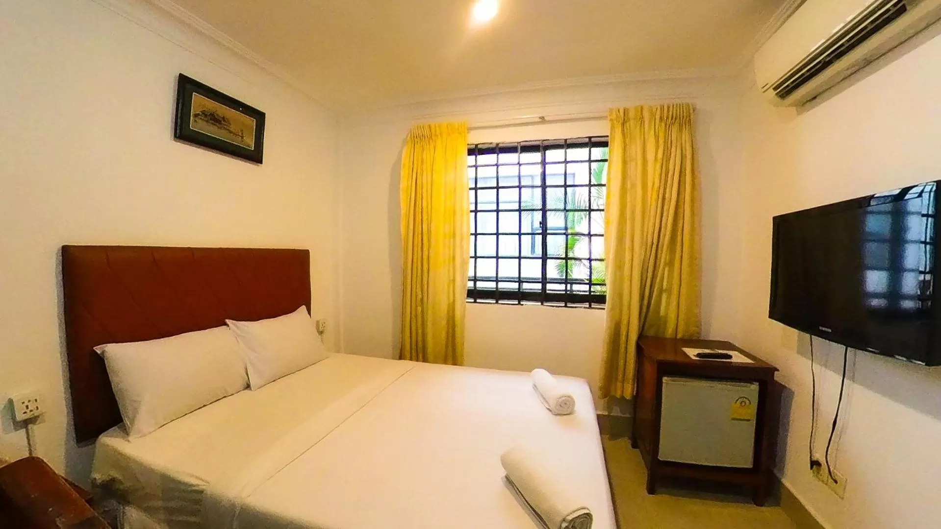 Bed in The Dubliner Inn