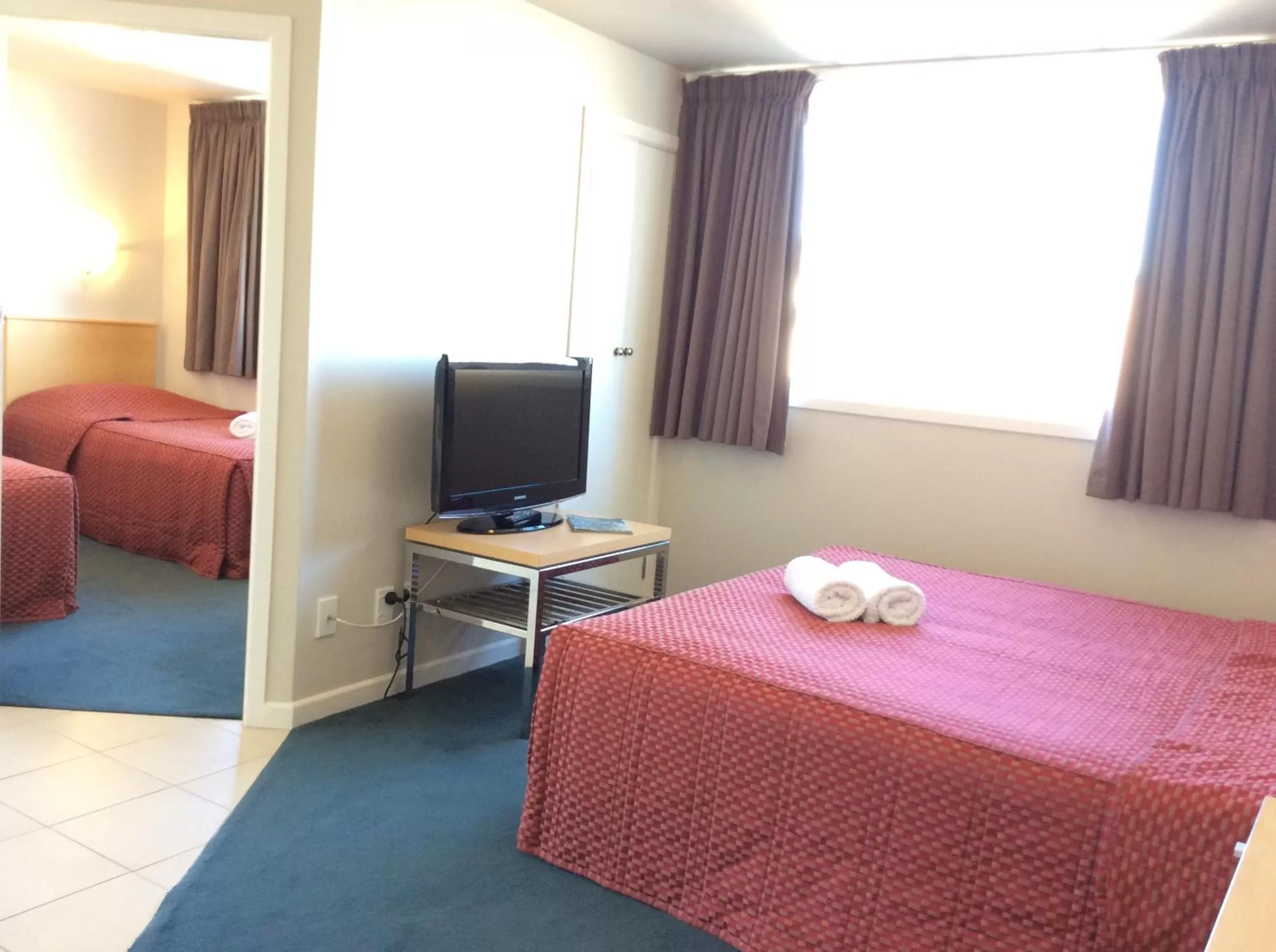 Bed in Capital View Motor Inn - Free Parking