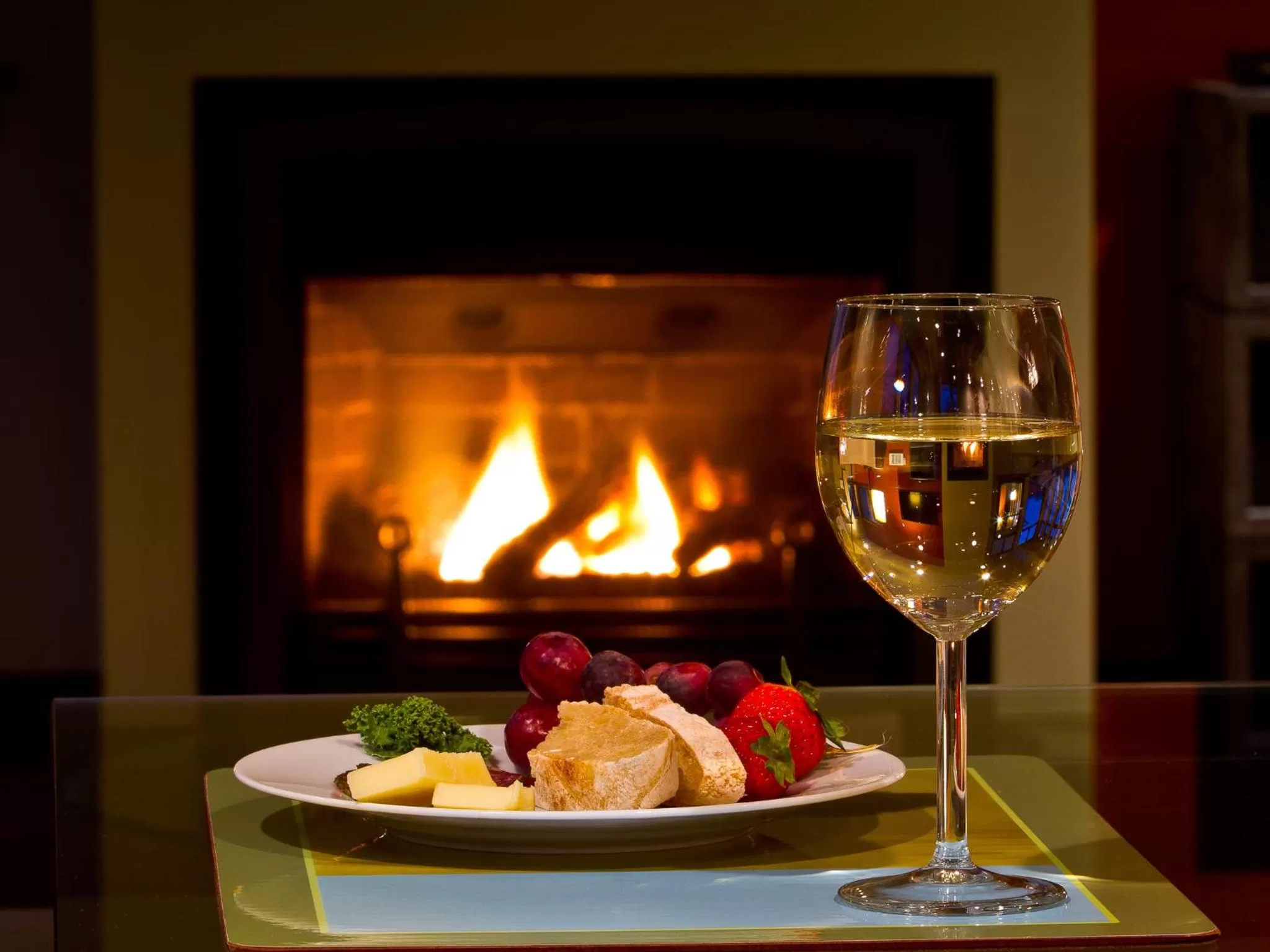 Living room in Island Inn at 123 West