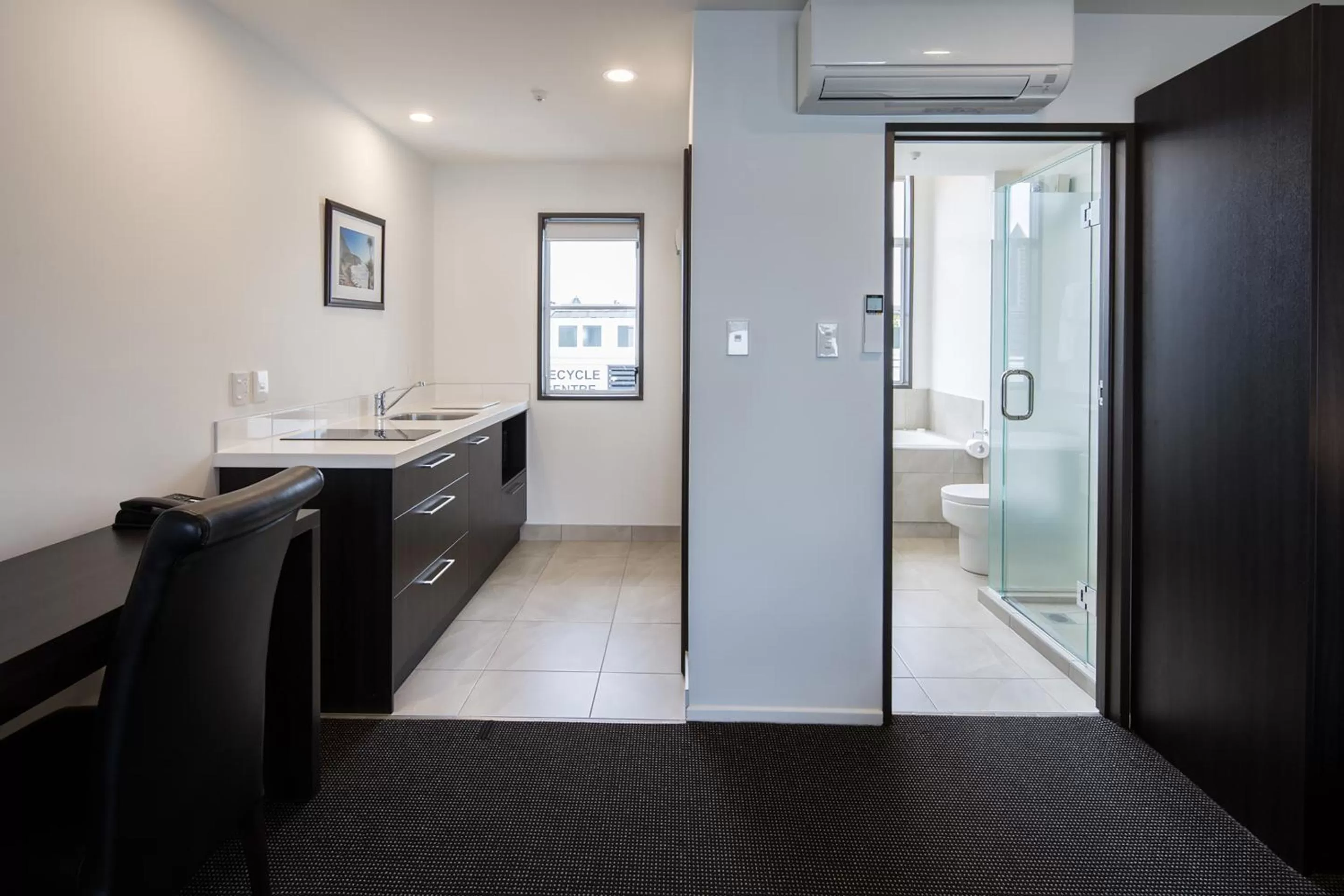 Kitchen or kitchenette in Pavilions Hotel