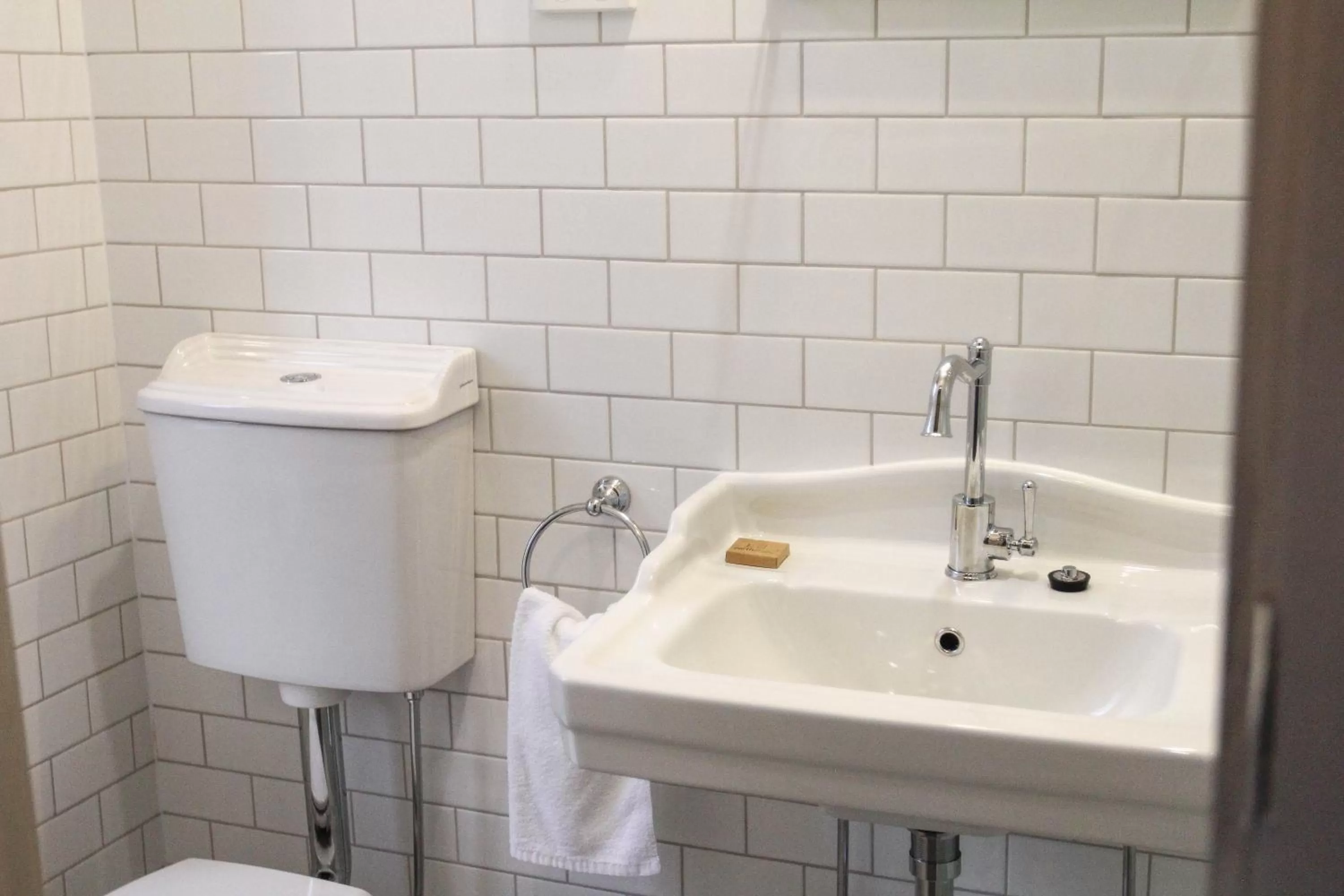 Alpine Hotel, Eat Drink Sleep