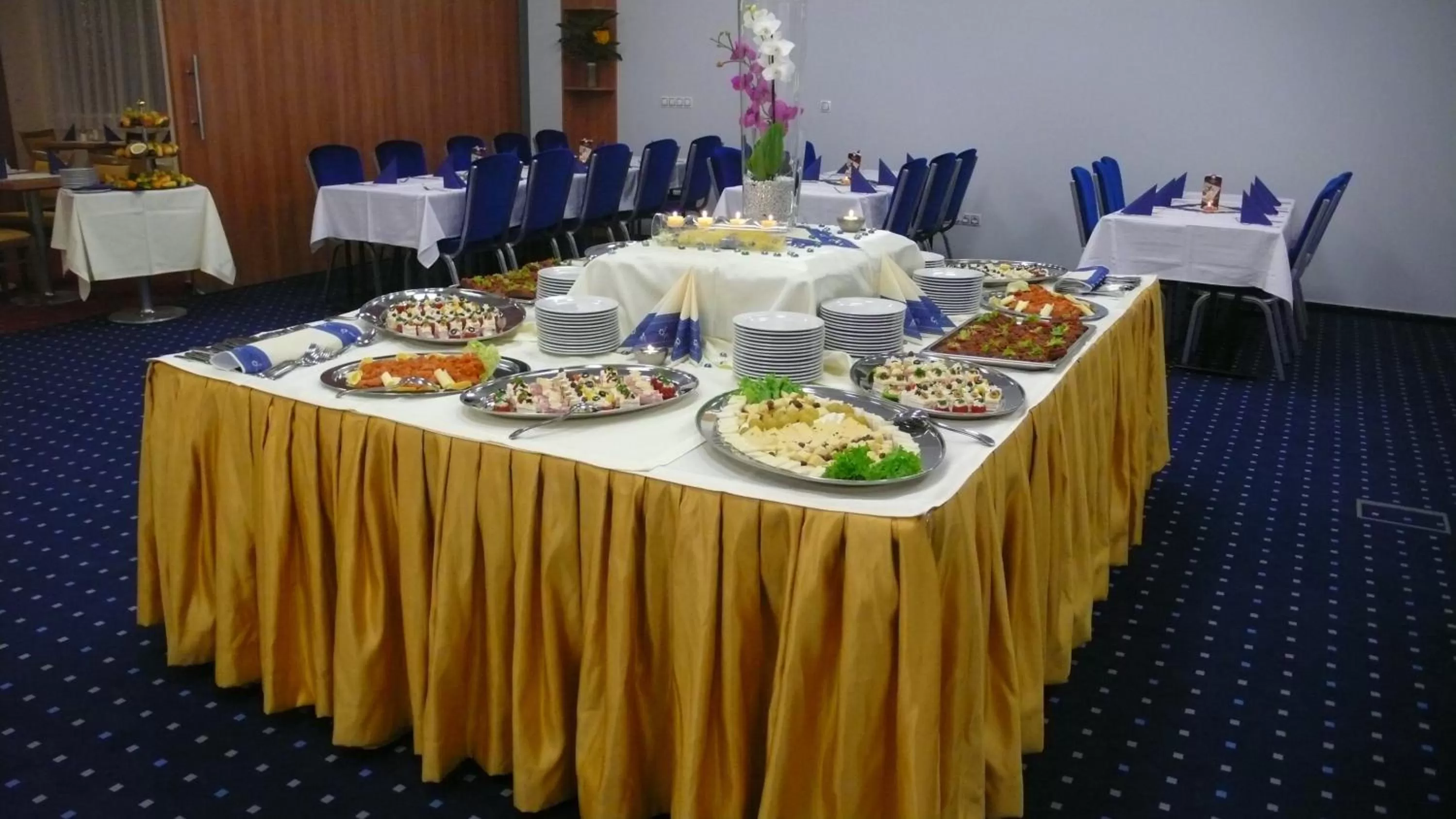 Food and drinks in Hotel Grand