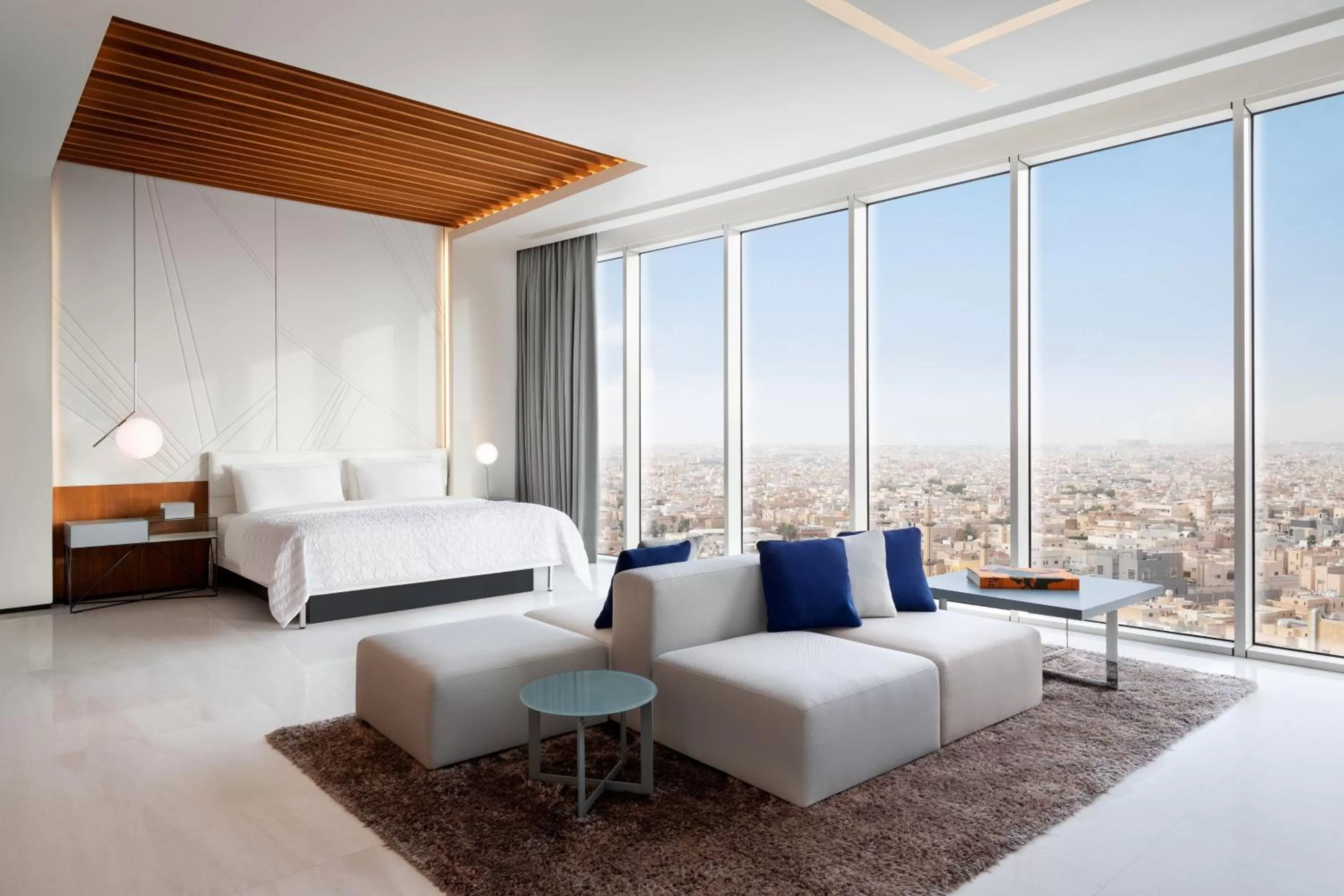 Bedroom, Bed in Le Meridien Riyadh