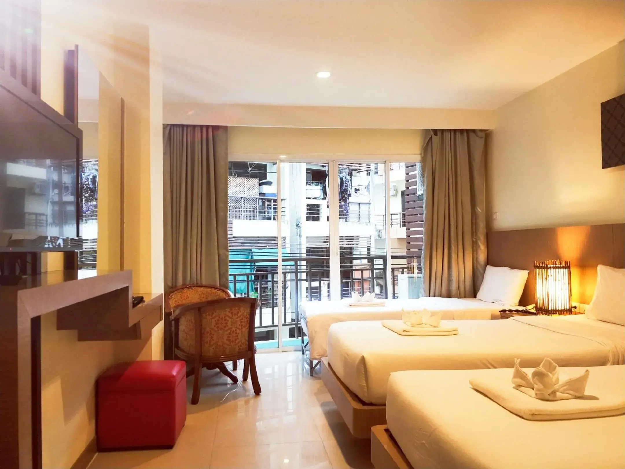 Triple Room with Balcony in Pimrada Hotel Triple Room with Balcony in Pimrada Hotel