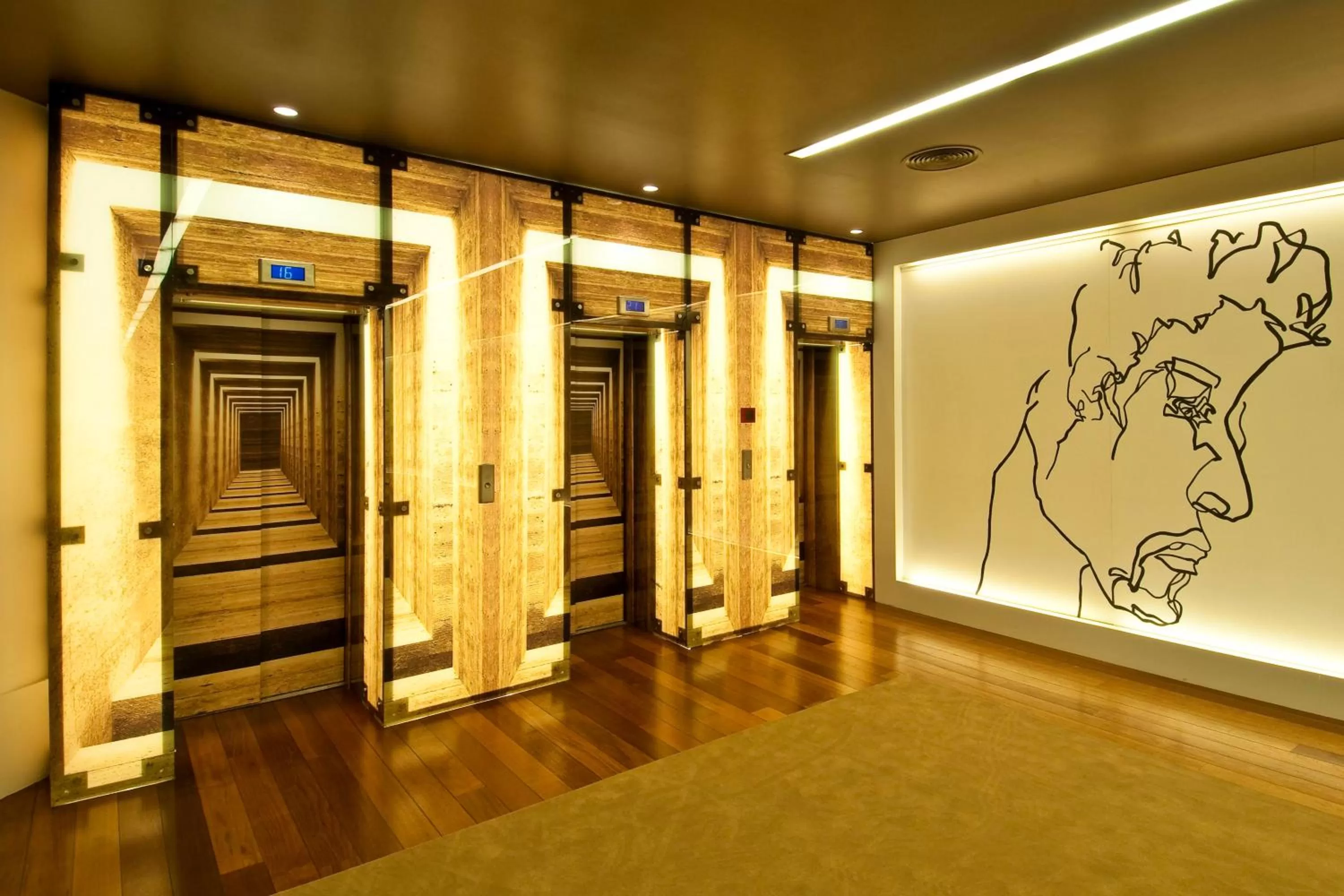 Lobby or reception in Holiday Inn Porto Gaia by IHG