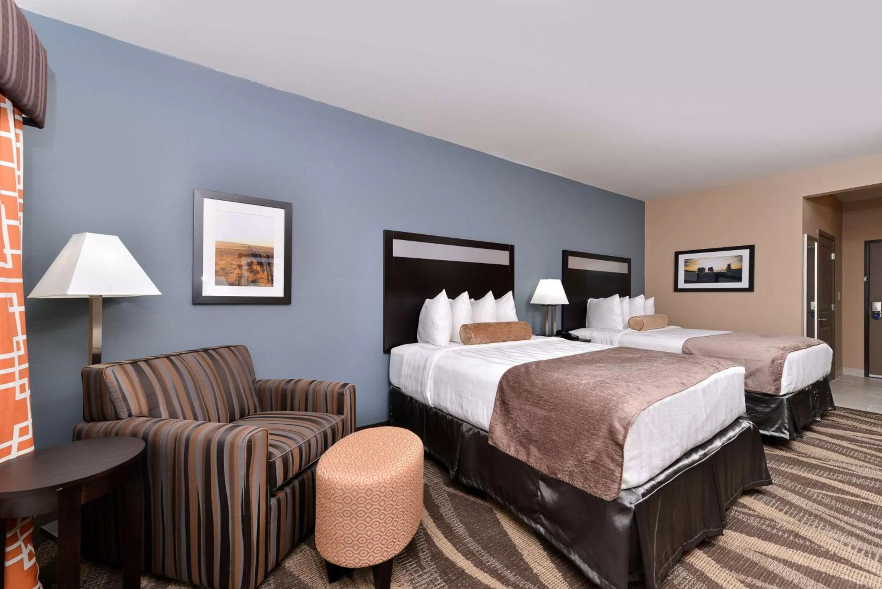 Queen Room with Two Queen Beds and Bath Tub - Disability Access in Best Western Plus Lake Jackson Inn & Suites