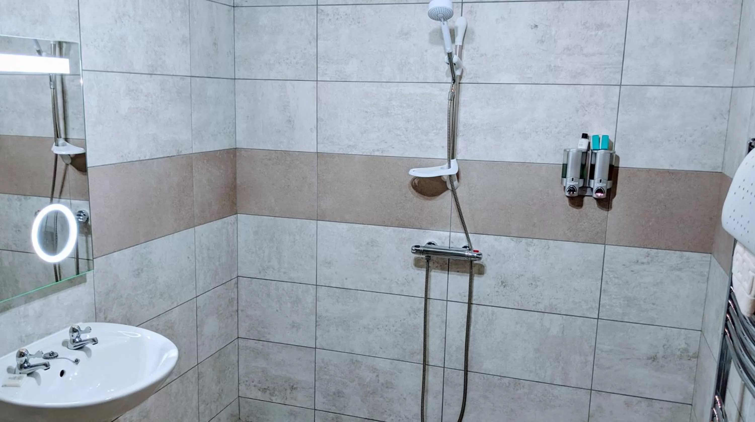 Shower in Ivybridge Guesthouse