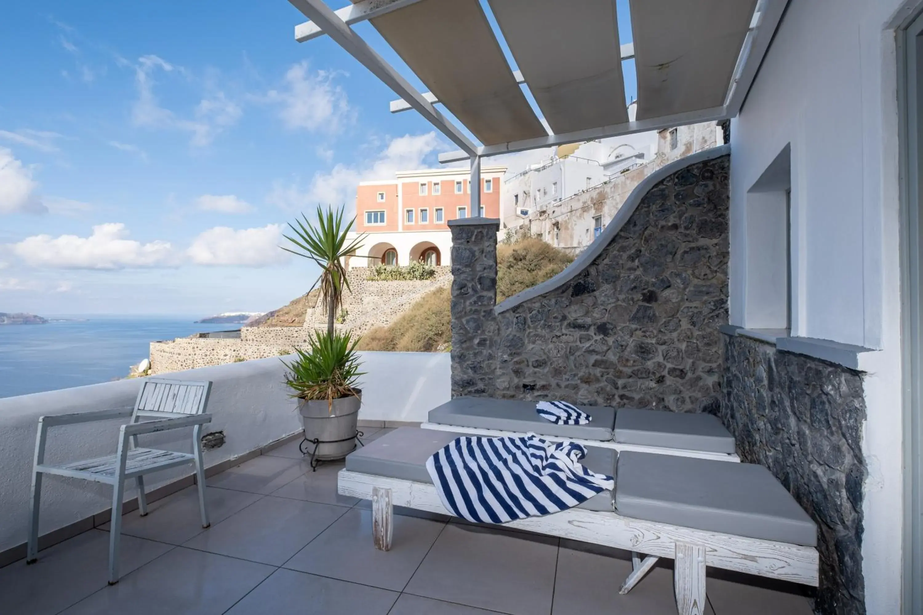 Executive Triple Room with Caldera View in Loucas on the Cliff Executive Triple Room with Caldera View in Loucas on the Cliff