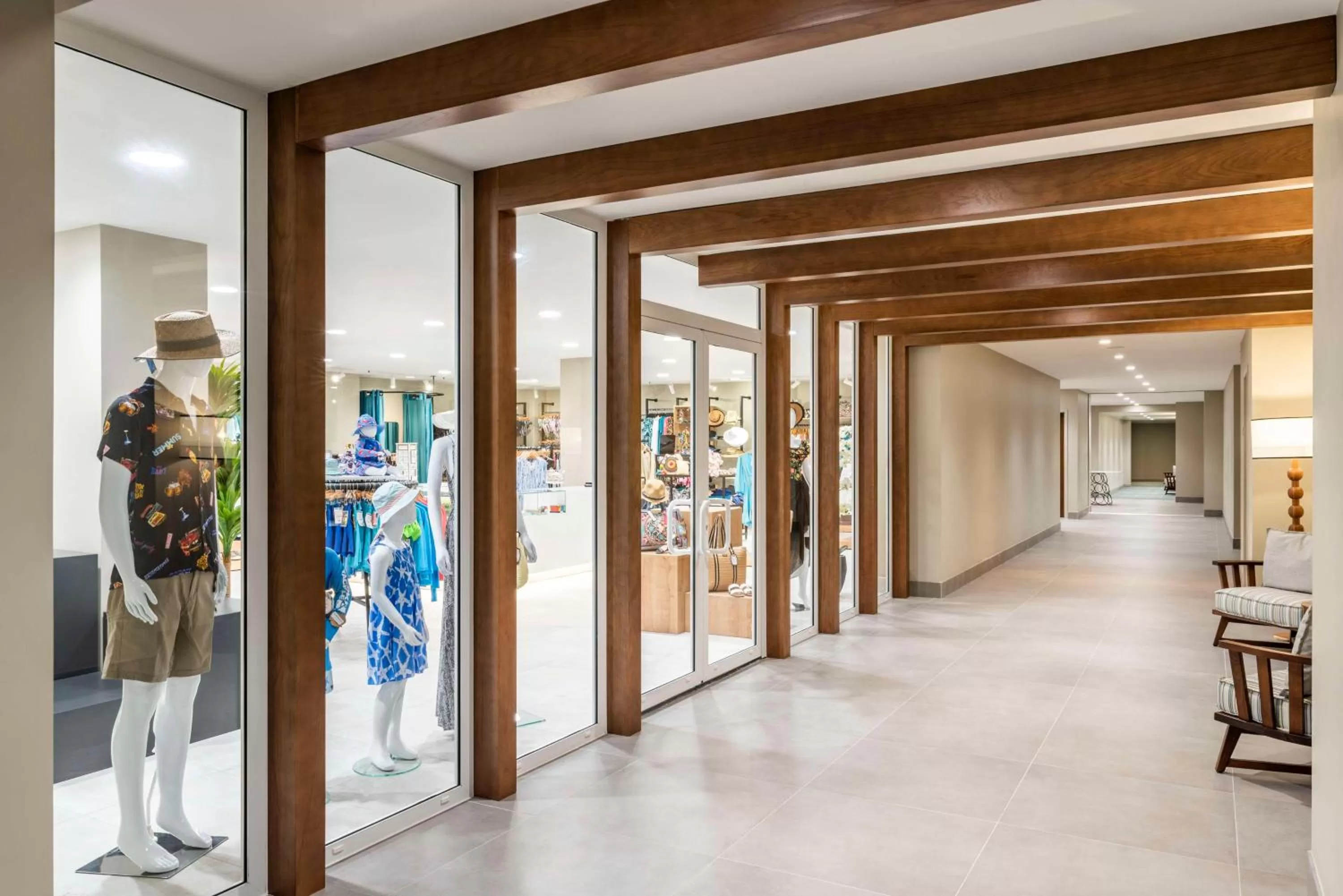 On-site shops in Embassy Suites By Hilton Aruba Beach Resort