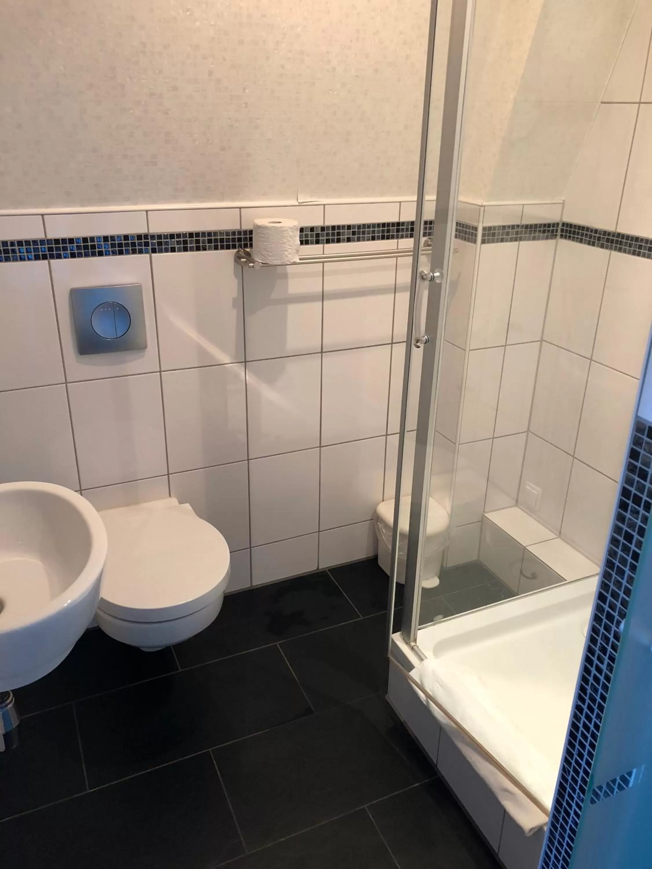 Bathroom in Fettehenne Gästehaus