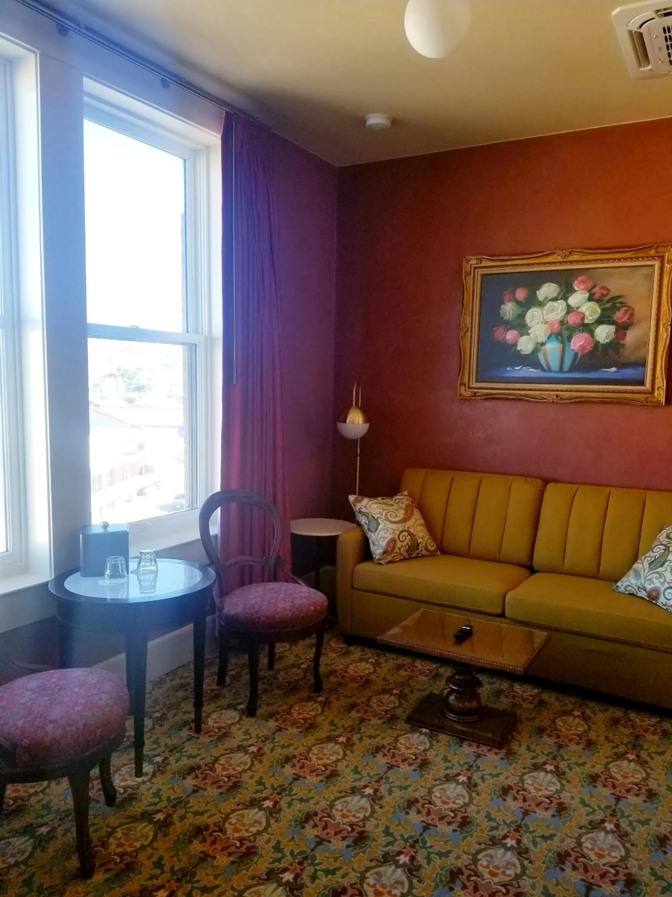 Seating area in Belvada Hotel